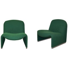 Paire de fauteuils en alkyde vert de Giancarlo Piretti pour Castelli:: Italie:: 1970