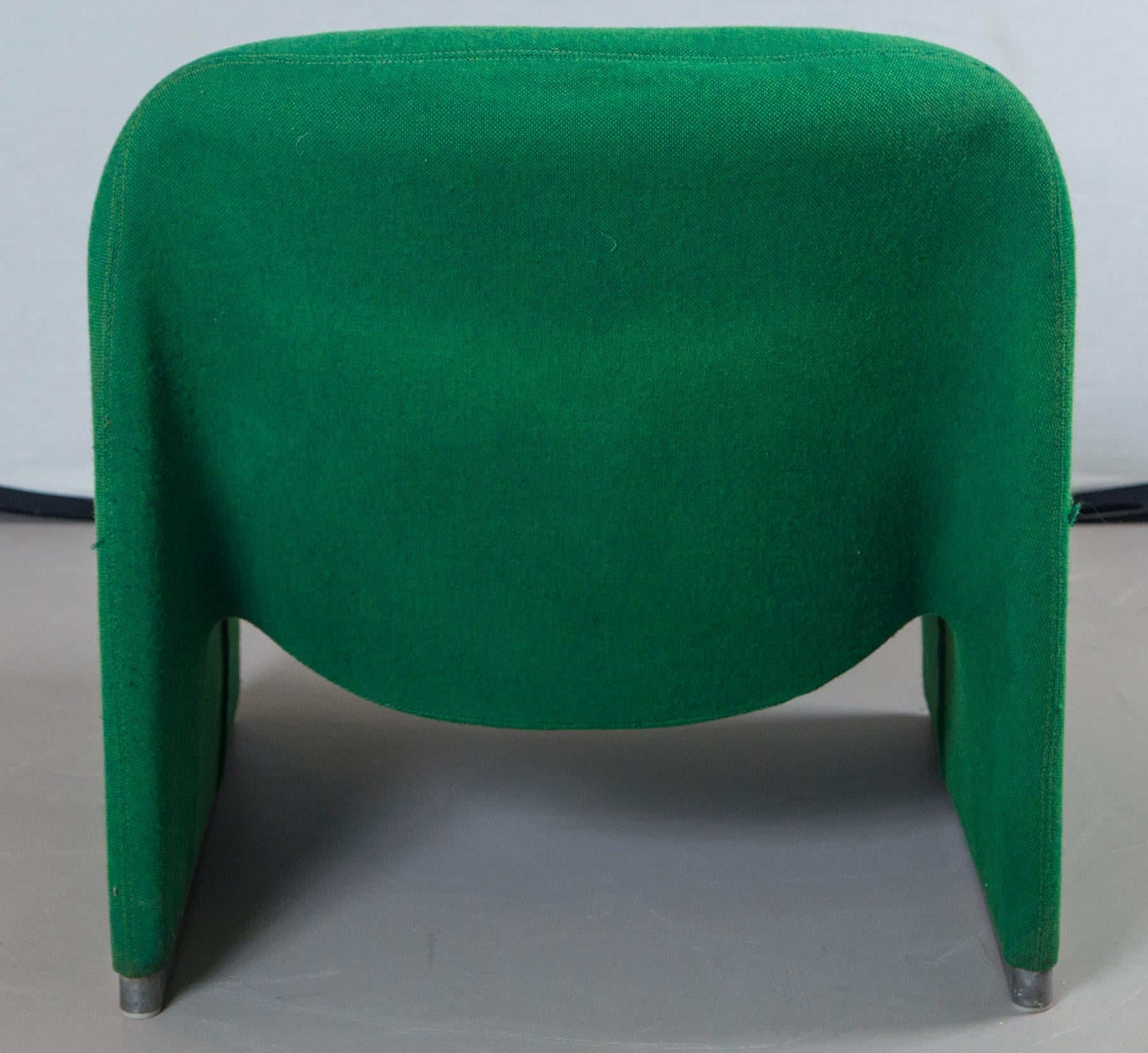 Fin du 20e siècle Paire de chaises en alkylène vertes par Giancarlo Piretti pour Castillo:: 1970