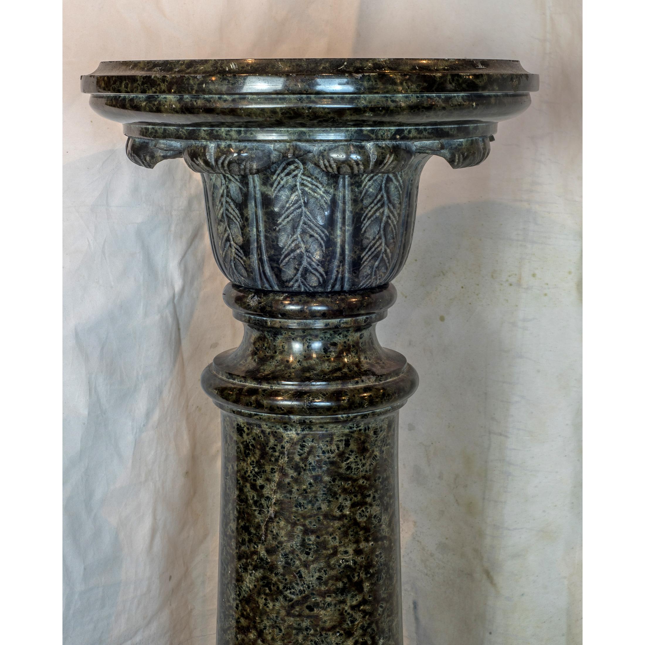 Pair of Green and Black Italian Marble Pedestals In Good Condition For Sale In New York, NY