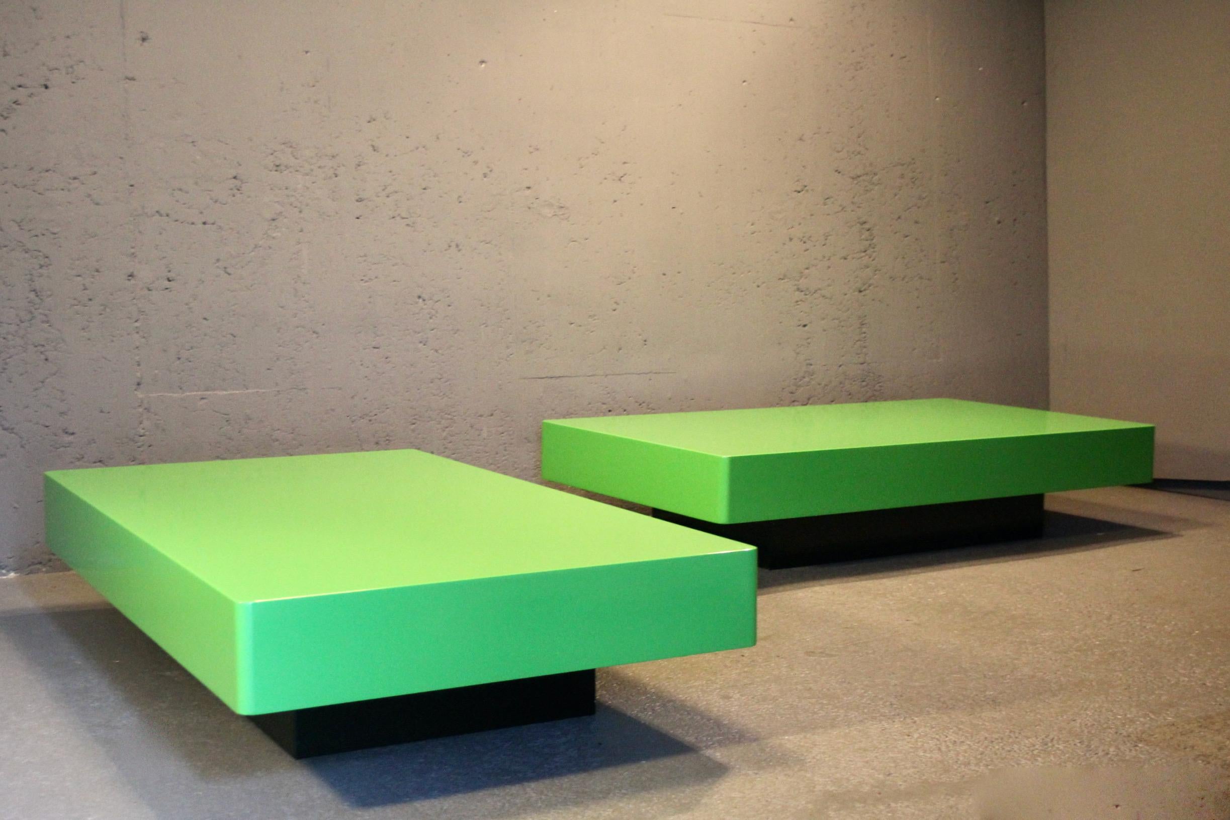Pair of green and black lacquered coffee table In Good Condition For Sale In grand Lancy, CH