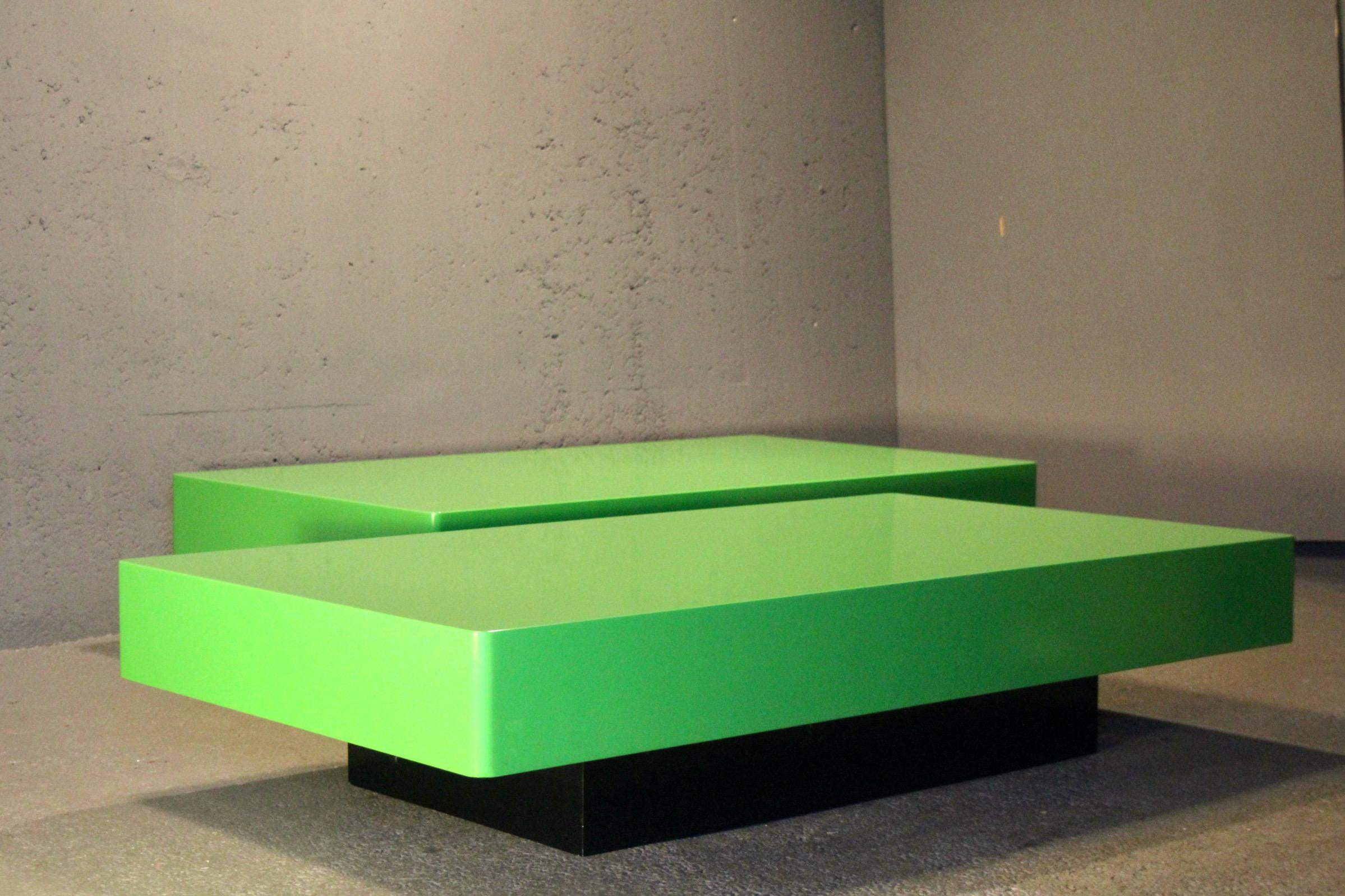 Late 20th Century Pair of green and black lacquered coffee table For Sale