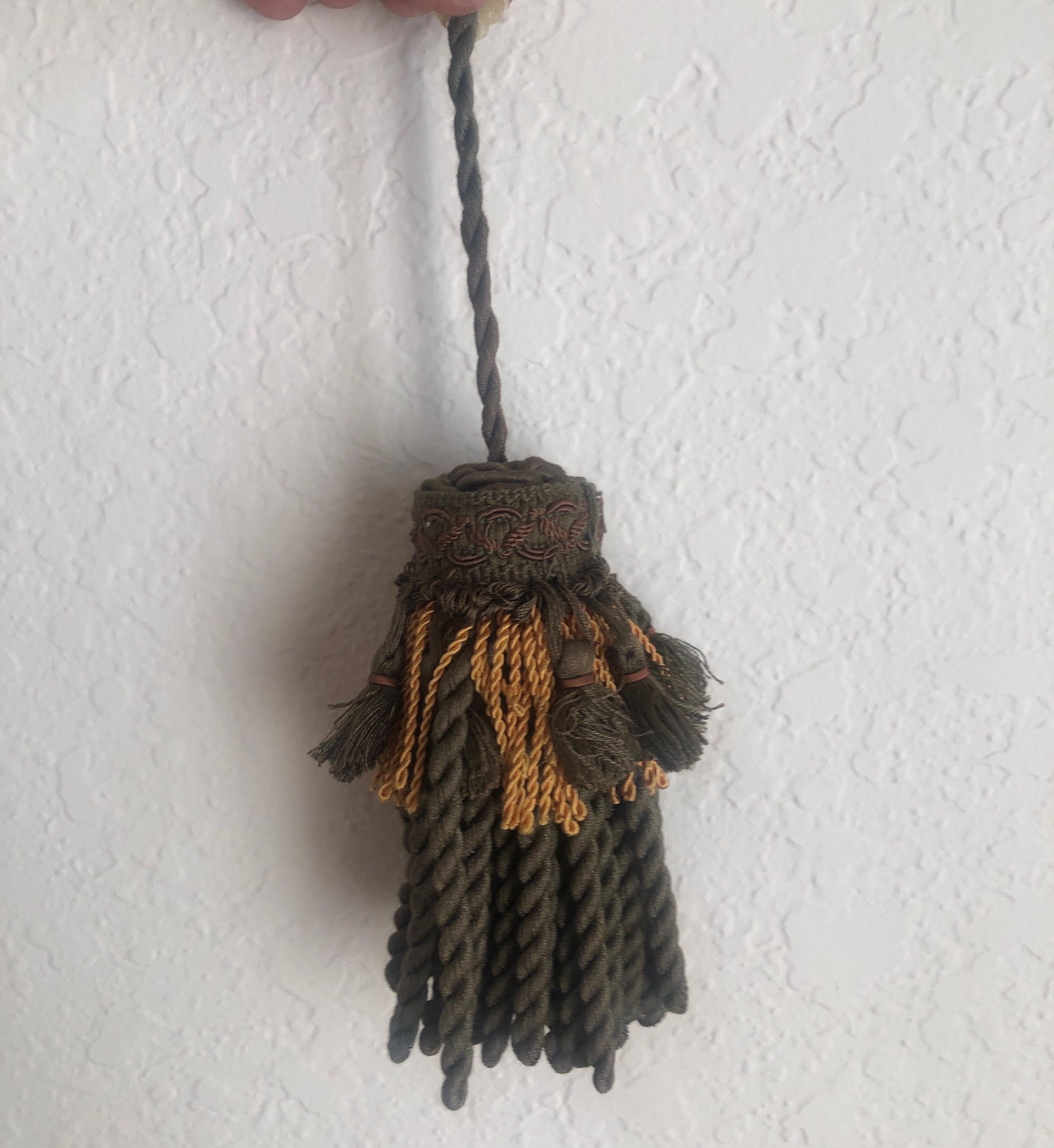 Pair of Green and Gold Decorative Key Tassels In Good Condition In Oakland Park, FL