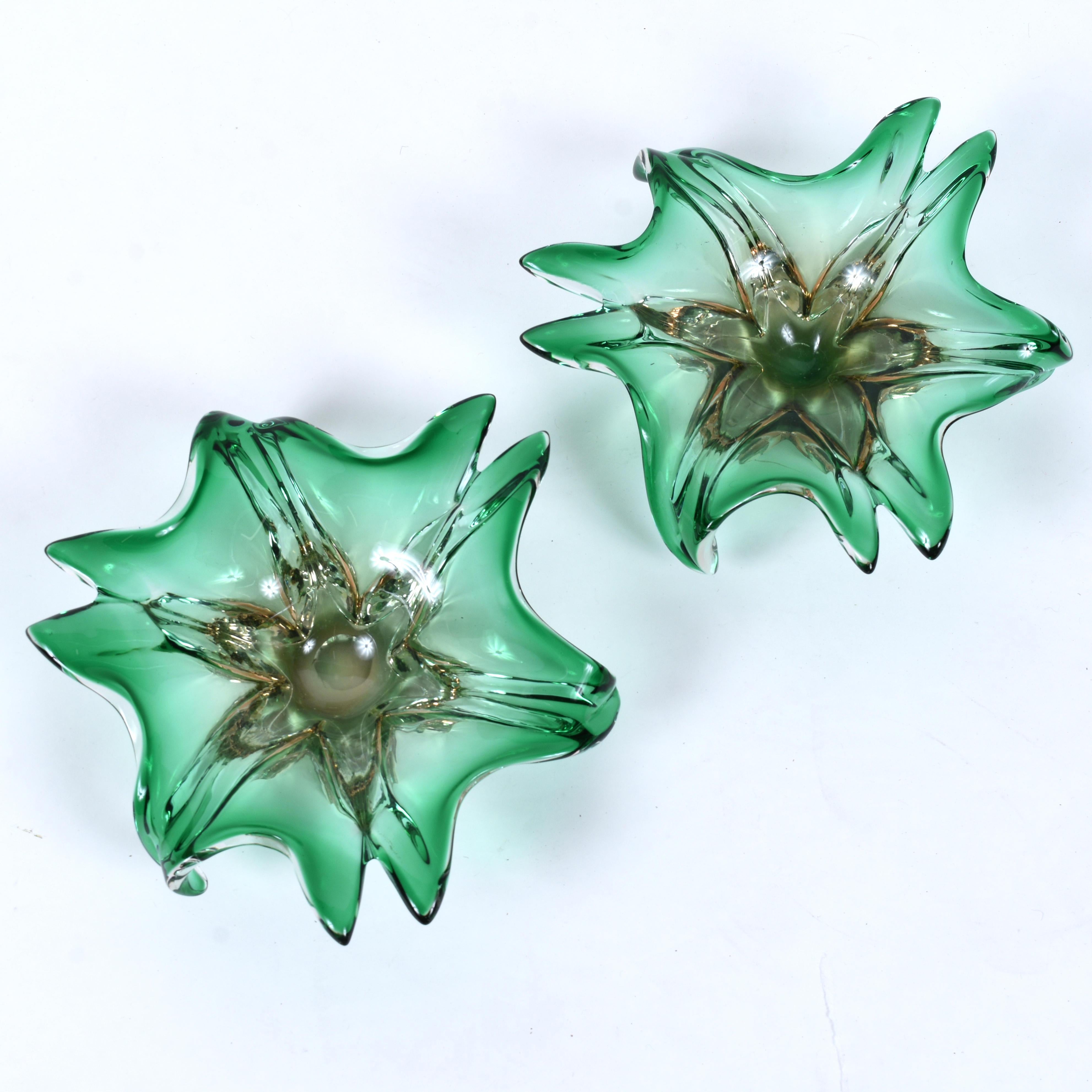 Mid-Century Modern Pair of Green and Pink Amorphic Botanical Floral Murano Glass Dishes For Sale