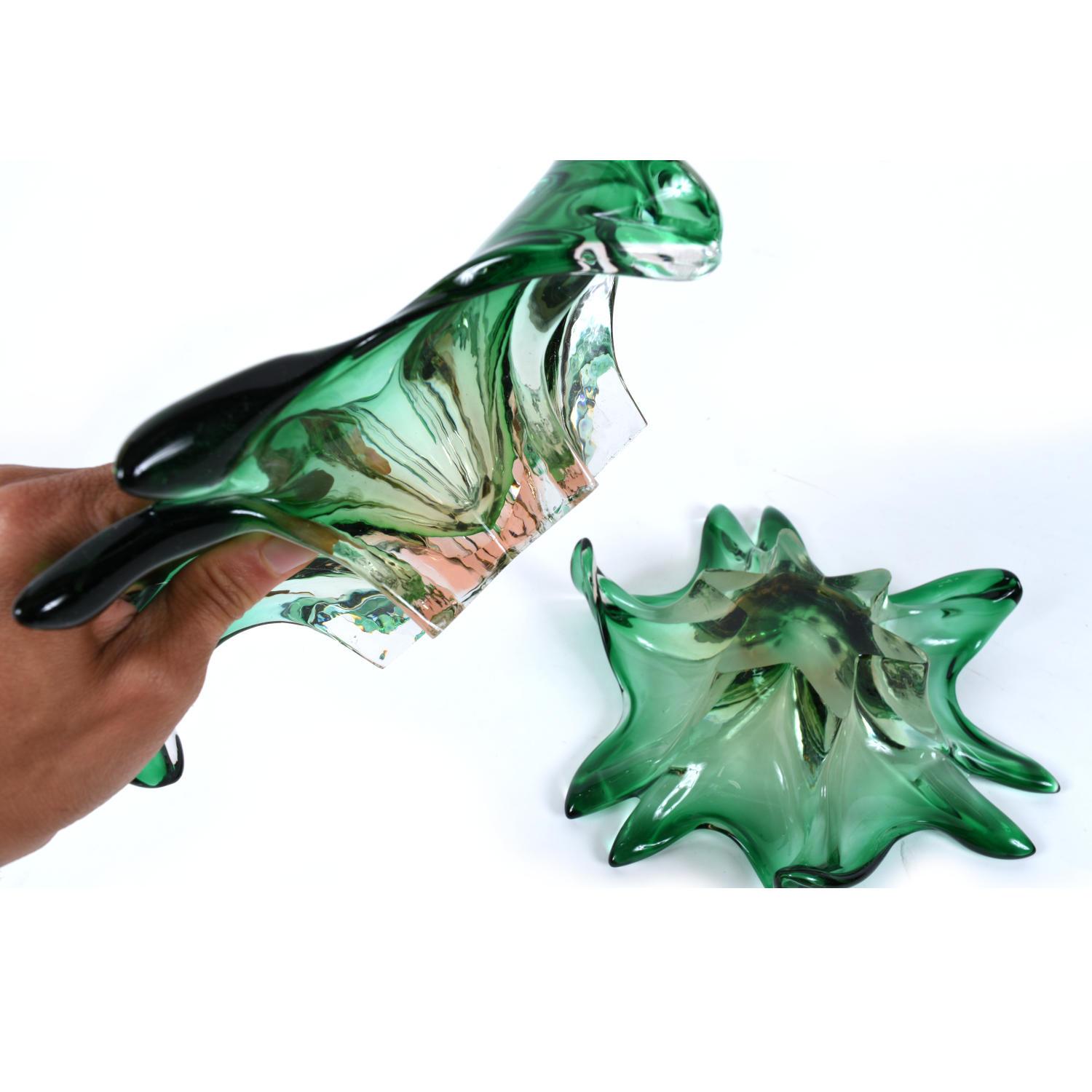 Mid-20th Century Pair of Green and Pink Amorphic Botanical Floral Murano Glass Dishes For Sale