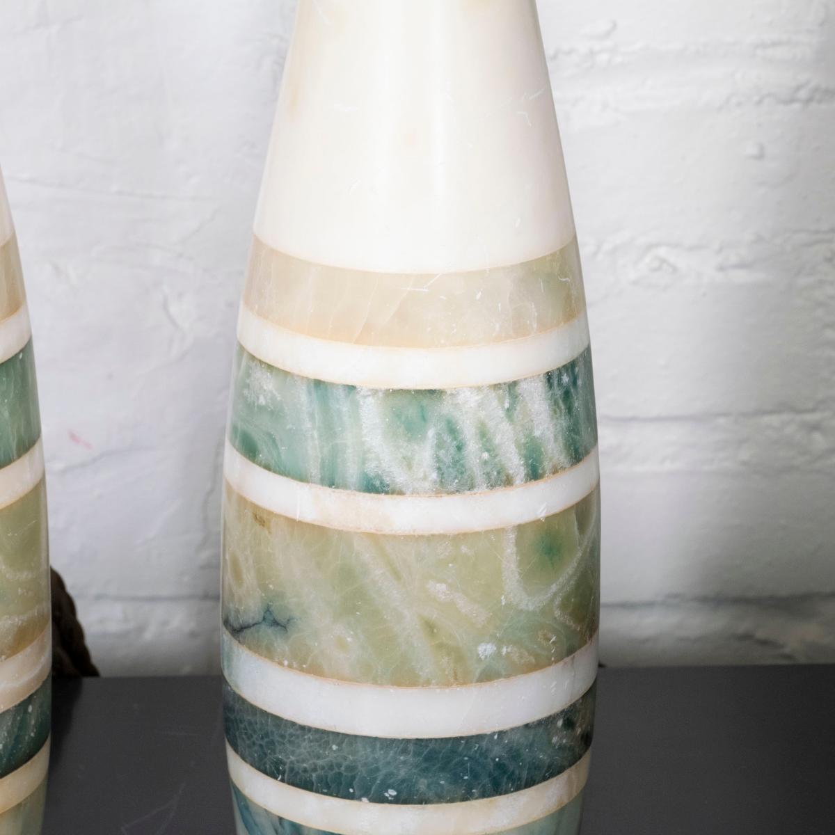 Pareja de lámparas de sobremesa de alabastro a rayas verdes y blancas en venta 2