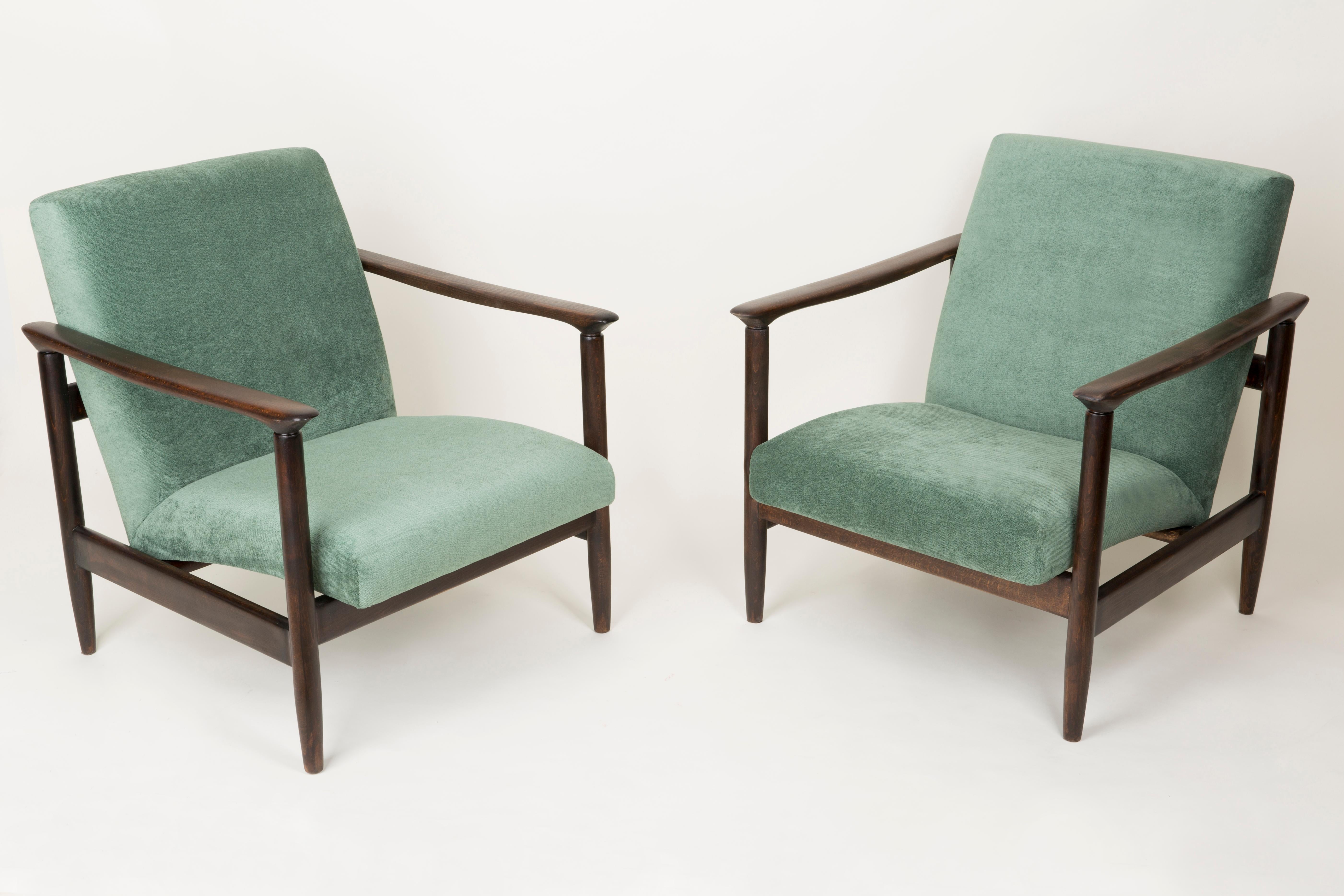 A pair of armchairs GFM-142, designed by Edmund Homa. The armchairs were made in the 1960s in the Gosciecinska Furniture Factory. They are made from solid beechwood. The GFM-142 armchair is regarded one of the best polish armchair design from the