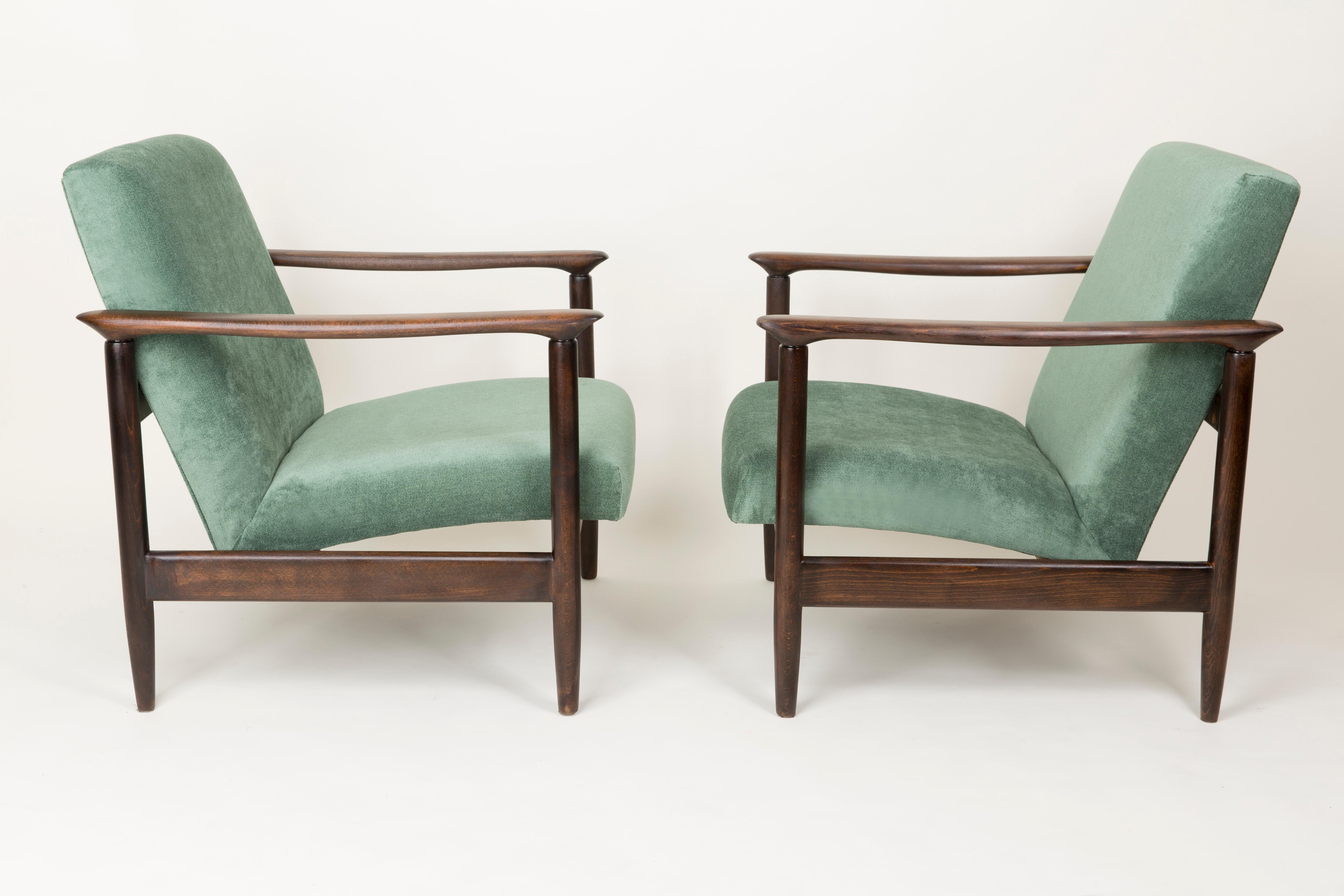 Mid-Century Modern Pair of Green Apple Armchairs, Edmund Homa, GFM-142, 1960s, Poland For Sale