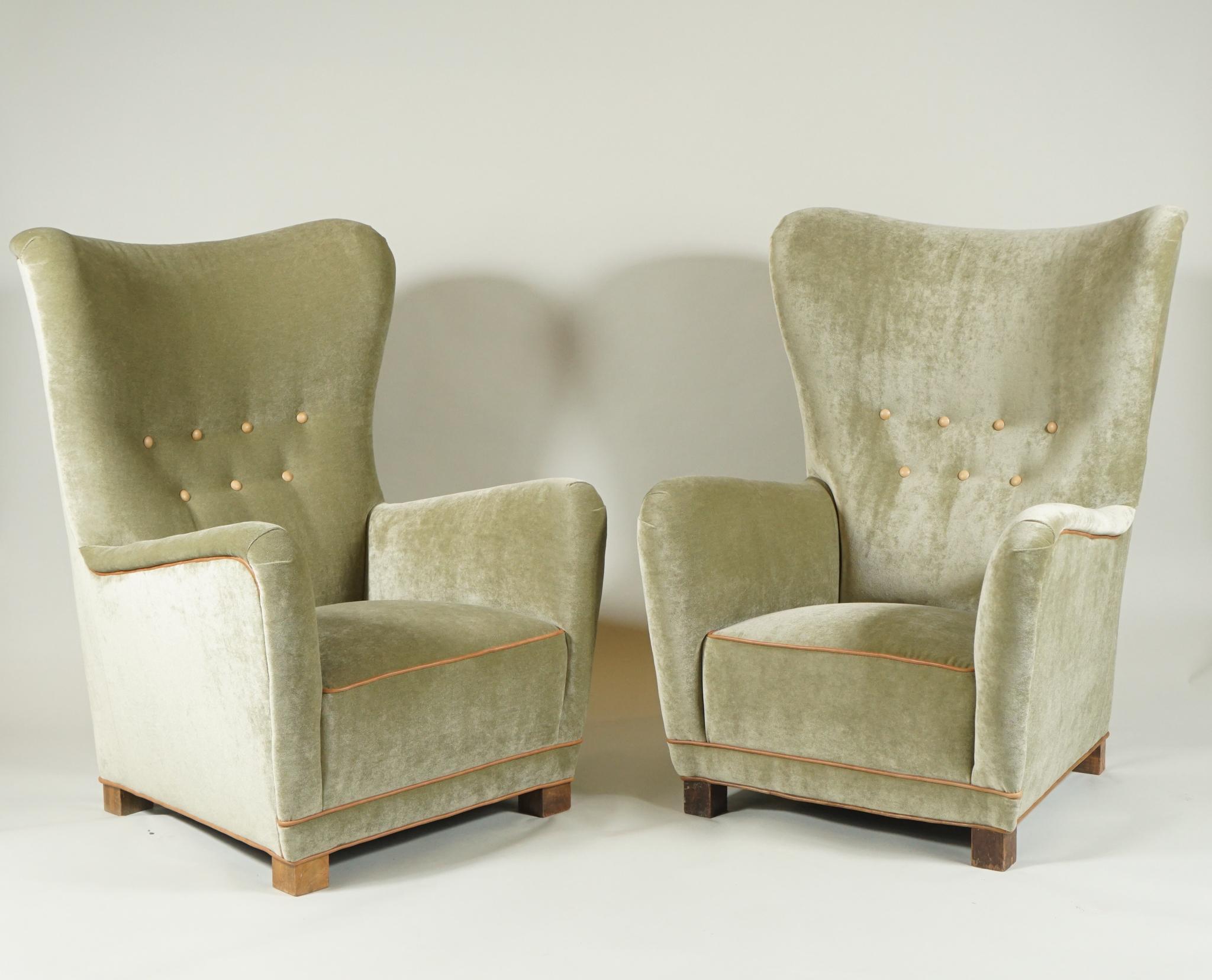 Scandinavian Modern Pair of Green Armchairs by Fritz Hansen