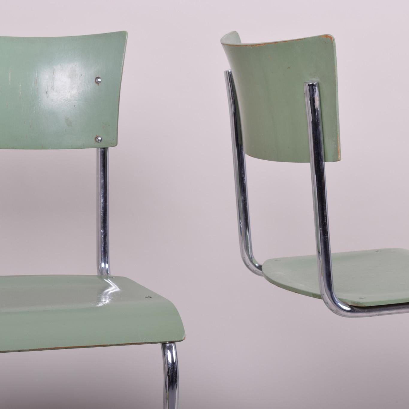 Pair of Green Bauhaus Chairs Made in 1930s Czechia, Made by Robert Slezák In Good Condition For Sale In Horomerice, CZ