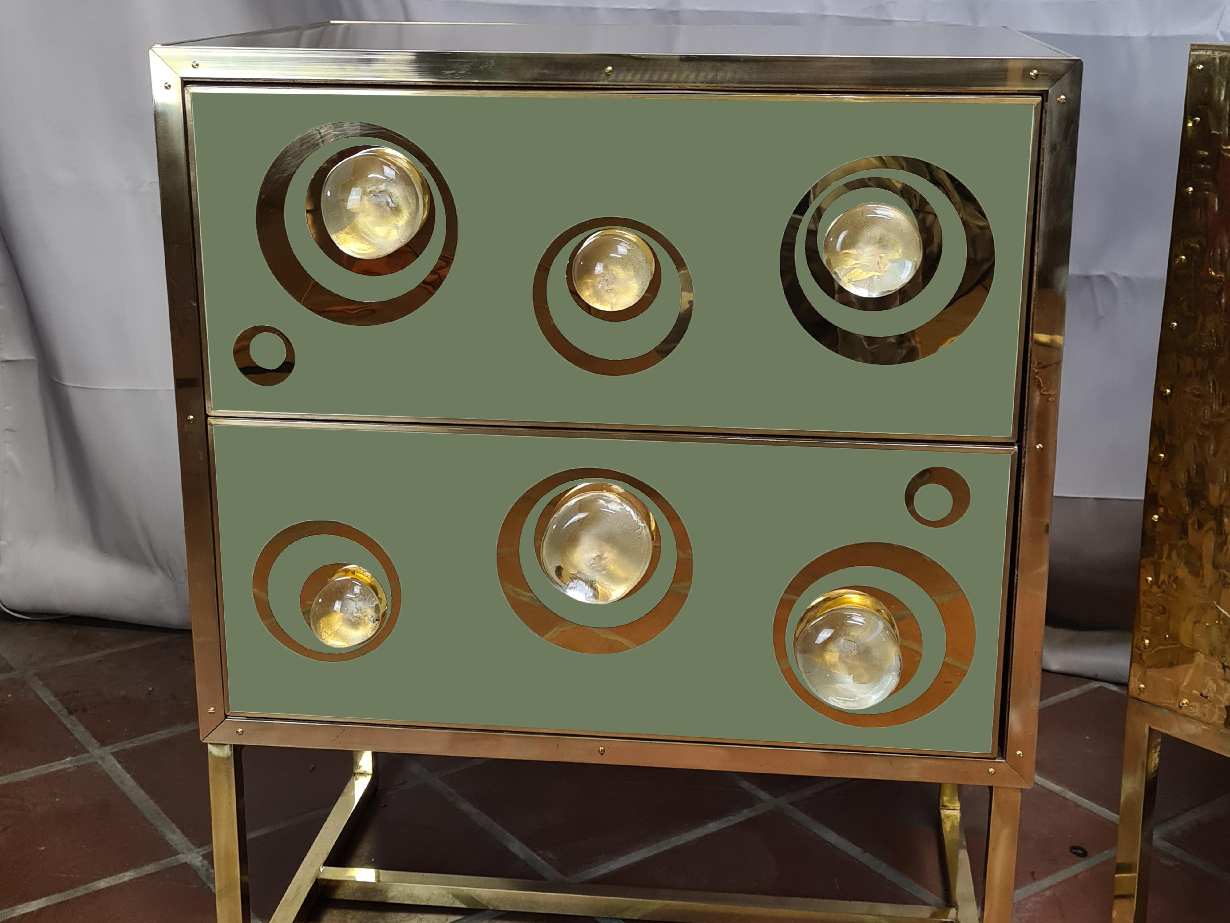Pareja de mesillas de noche verdes con joyas esféricas de cristal de Murano Disponibles Moderno en venta