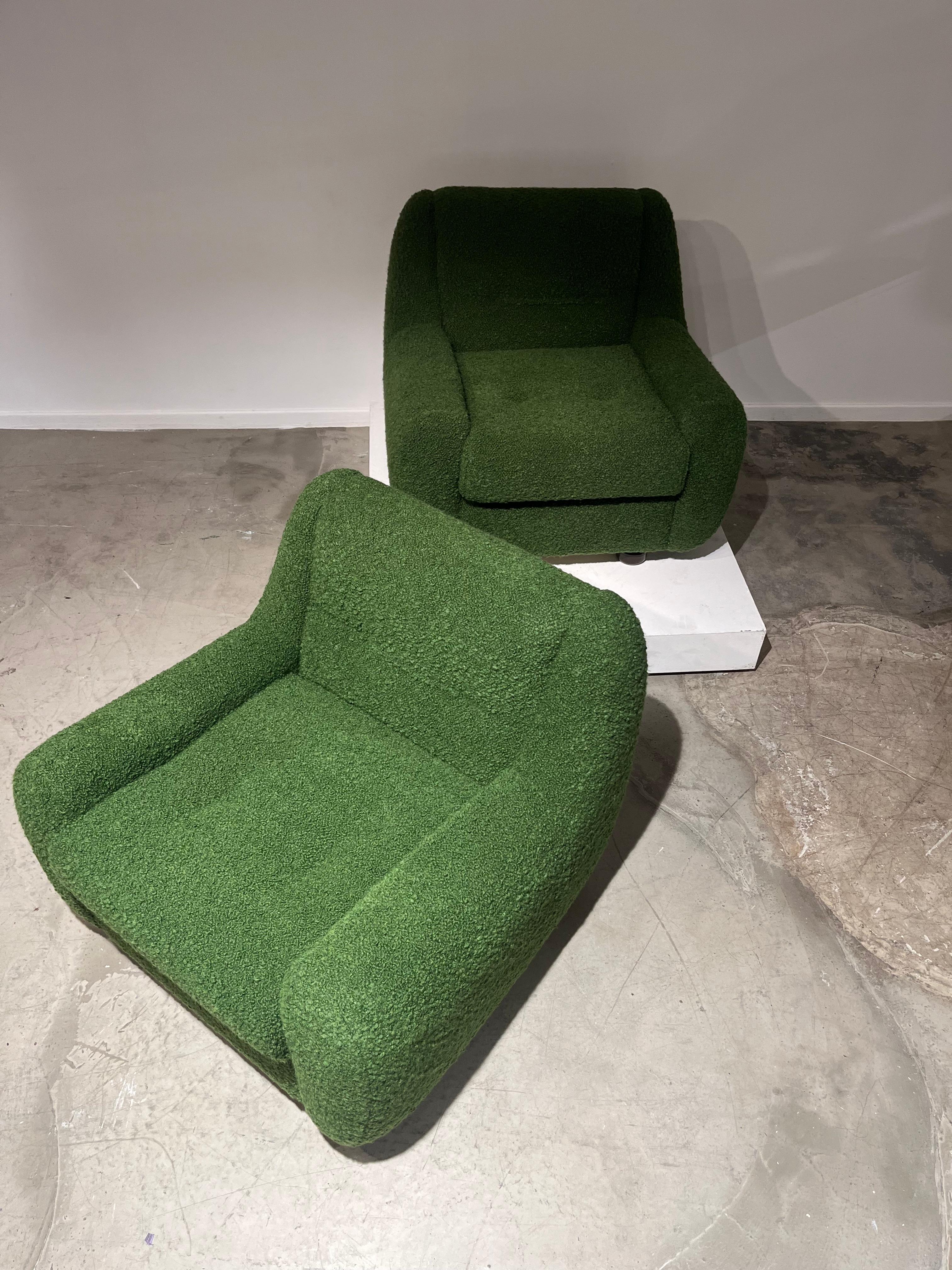 Paire de fauteuils bouclette verts en vente 3
