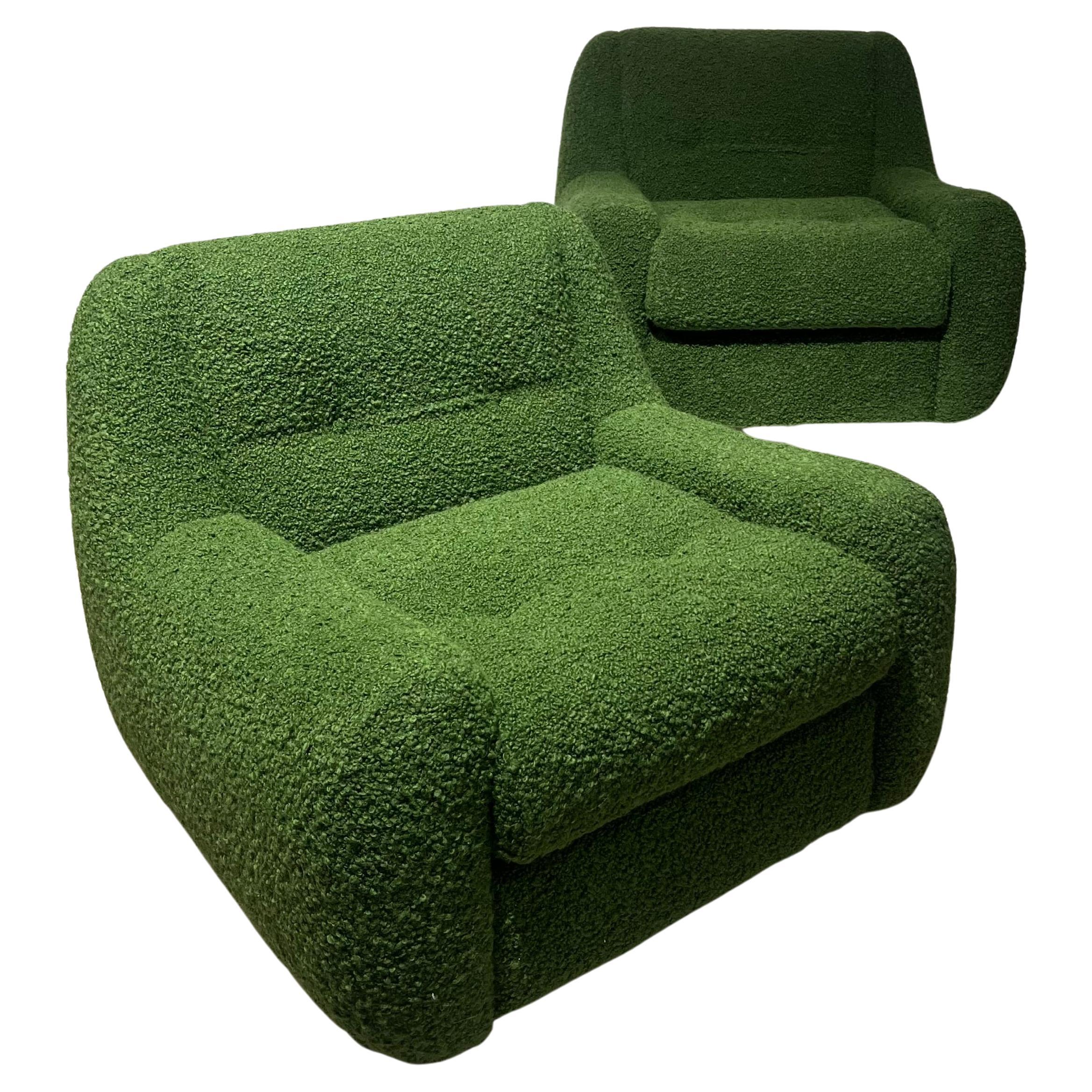 Paire de fauteuils bouclette verts en vente
