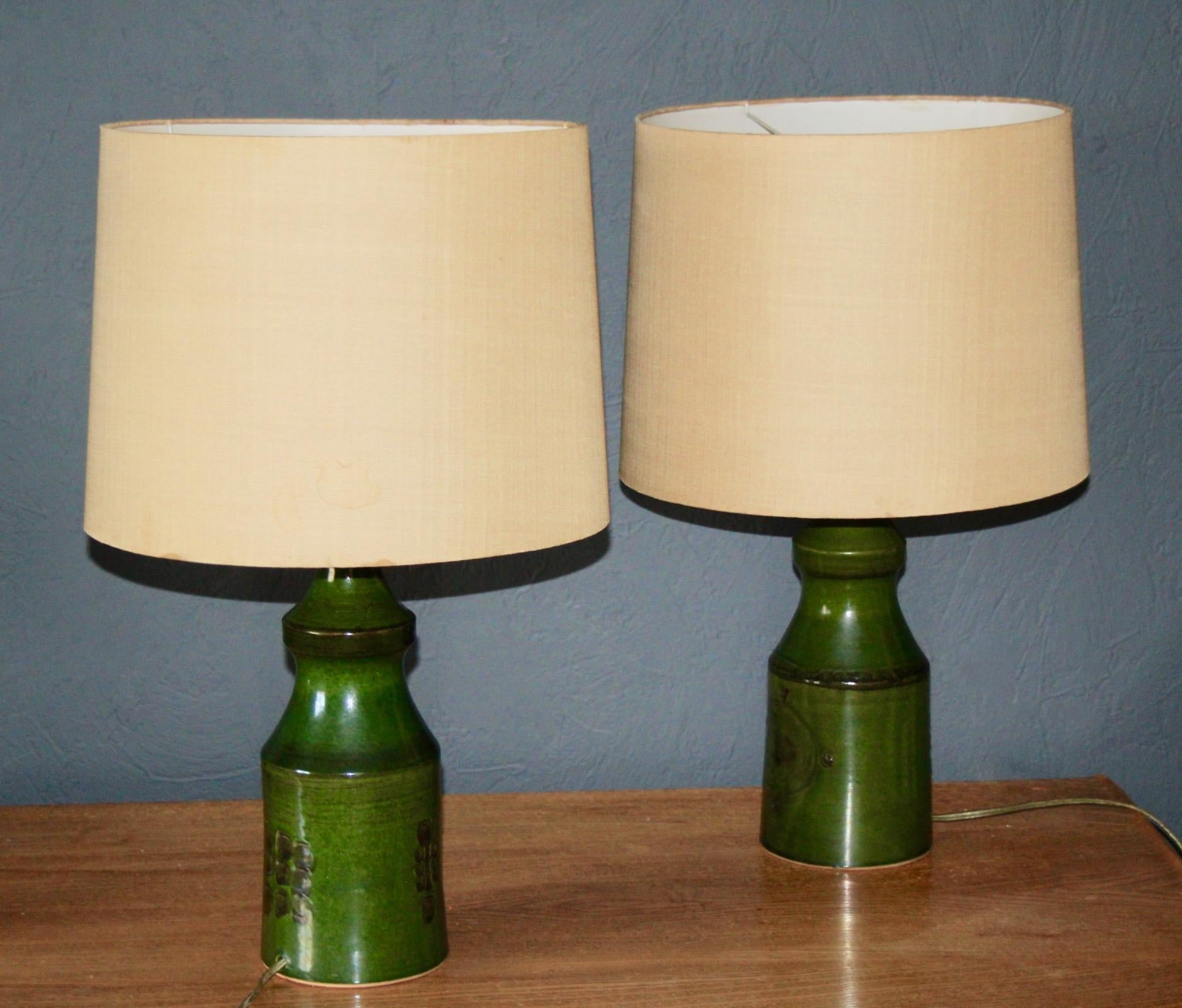 Pair of green ceramic danish table lamp In Good Condition For Sale In grand Lancy, CH