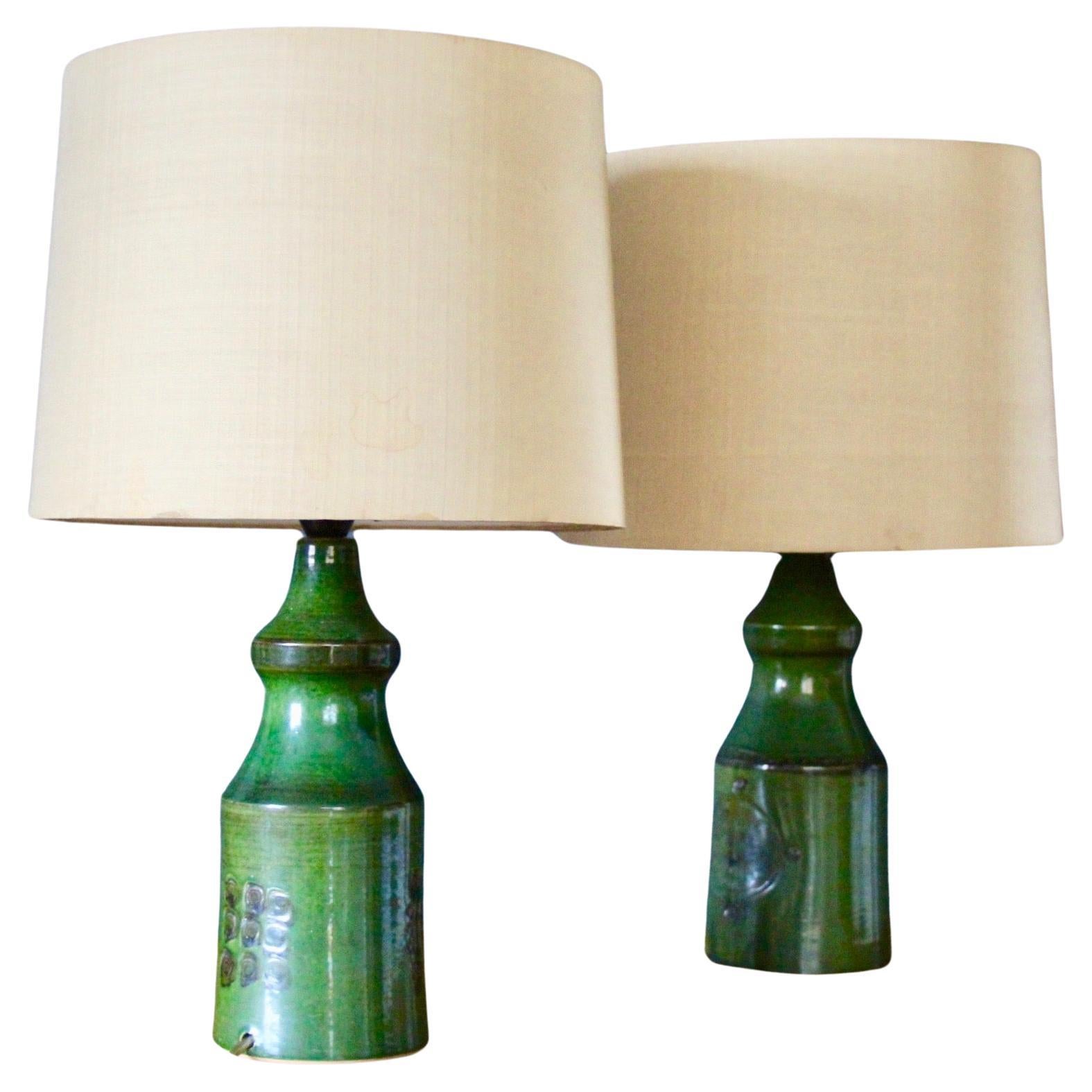 Paar dänische Tischlampen aus grüner Keramik im Angebot