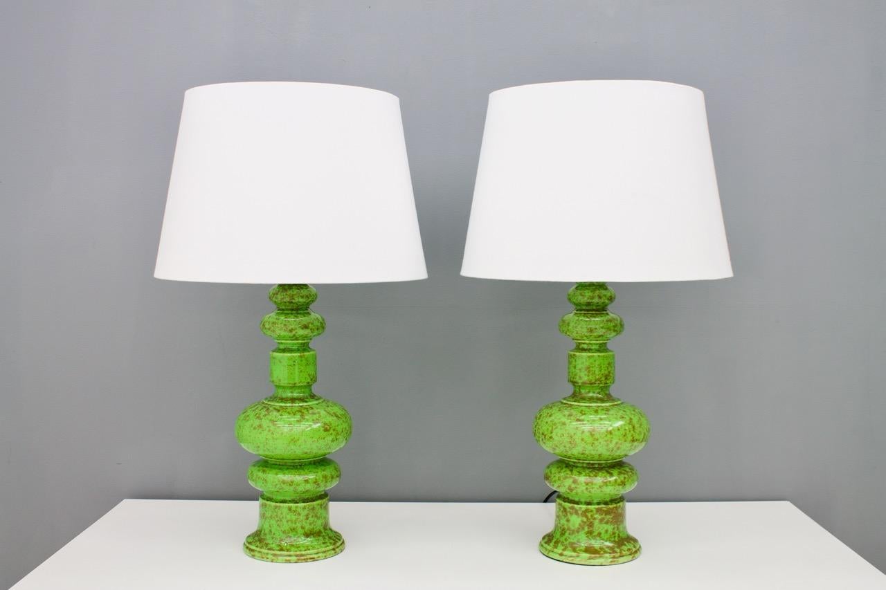 Nice pair of green ceramic table lamps from the 1970s. Very good condition.