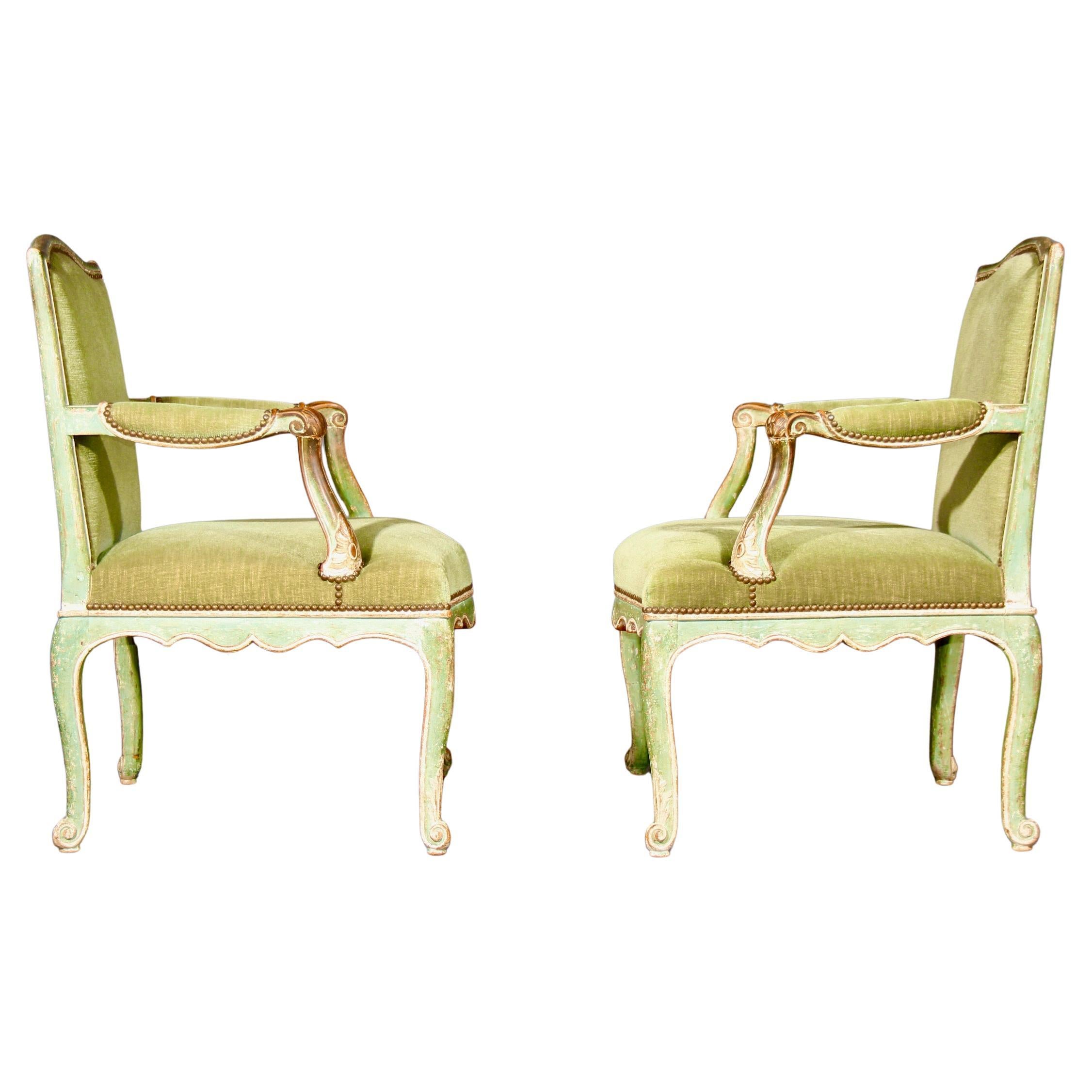 Paire de fauteuils Louis XV peints de couleur verte en vente