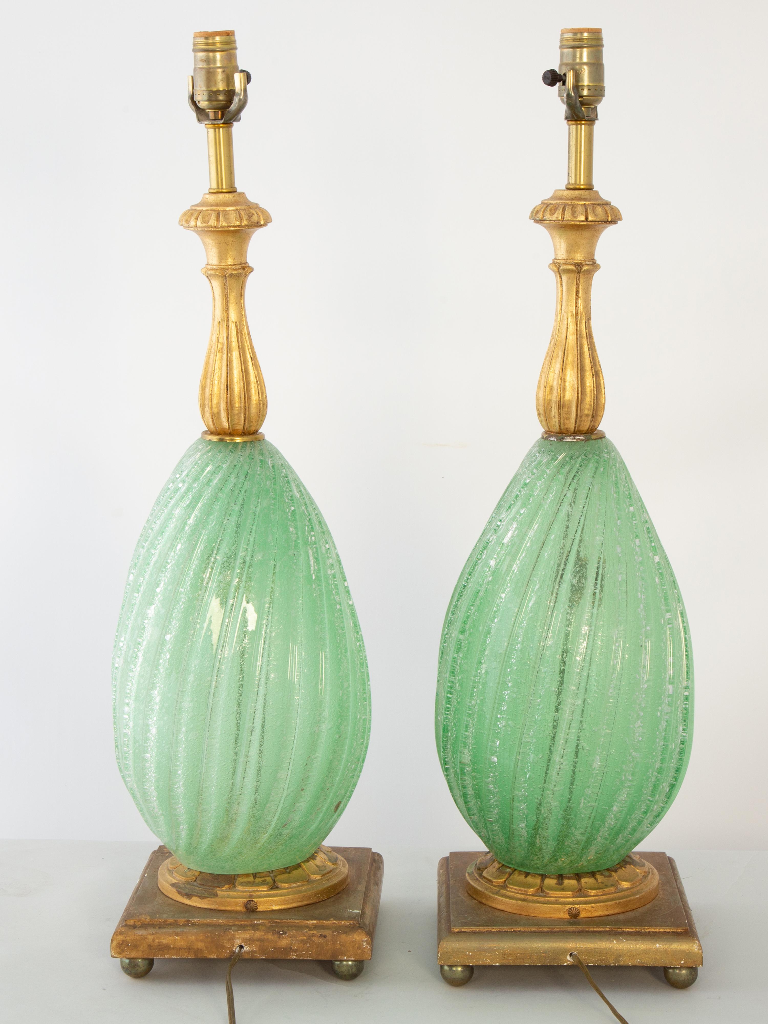 Sculpté Pair of Green-Colored Lobular Murano Glass Lamps en vente