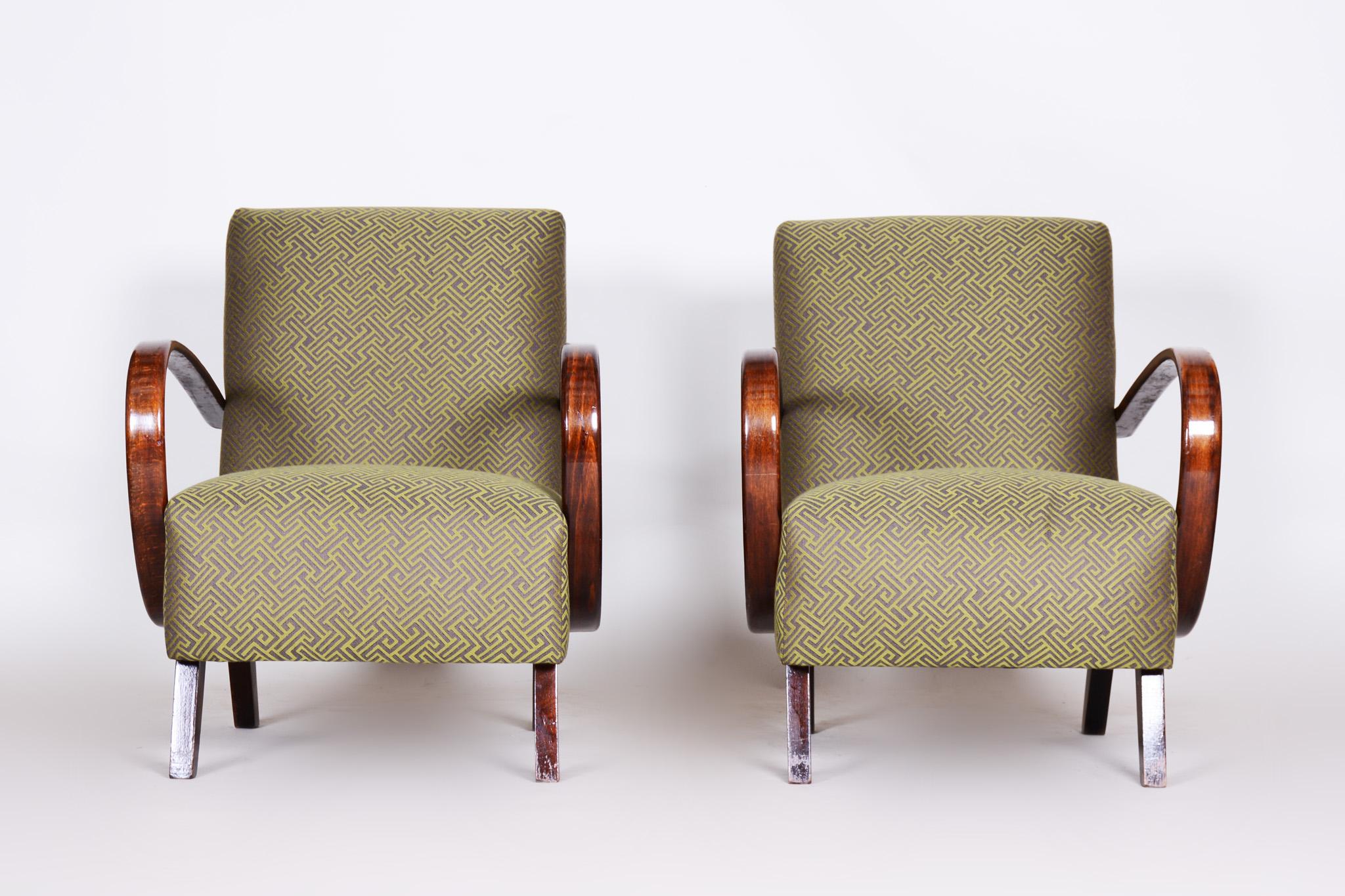 Pair of Art Deco armchairs

Source: Czechia (Czechrepublic)
Period: 1930-1939.
Material: Beech
Architect: Jindrich Halabala (UP Zavody Maker)

Original well preserved wood condition. New upholstery fabric.
