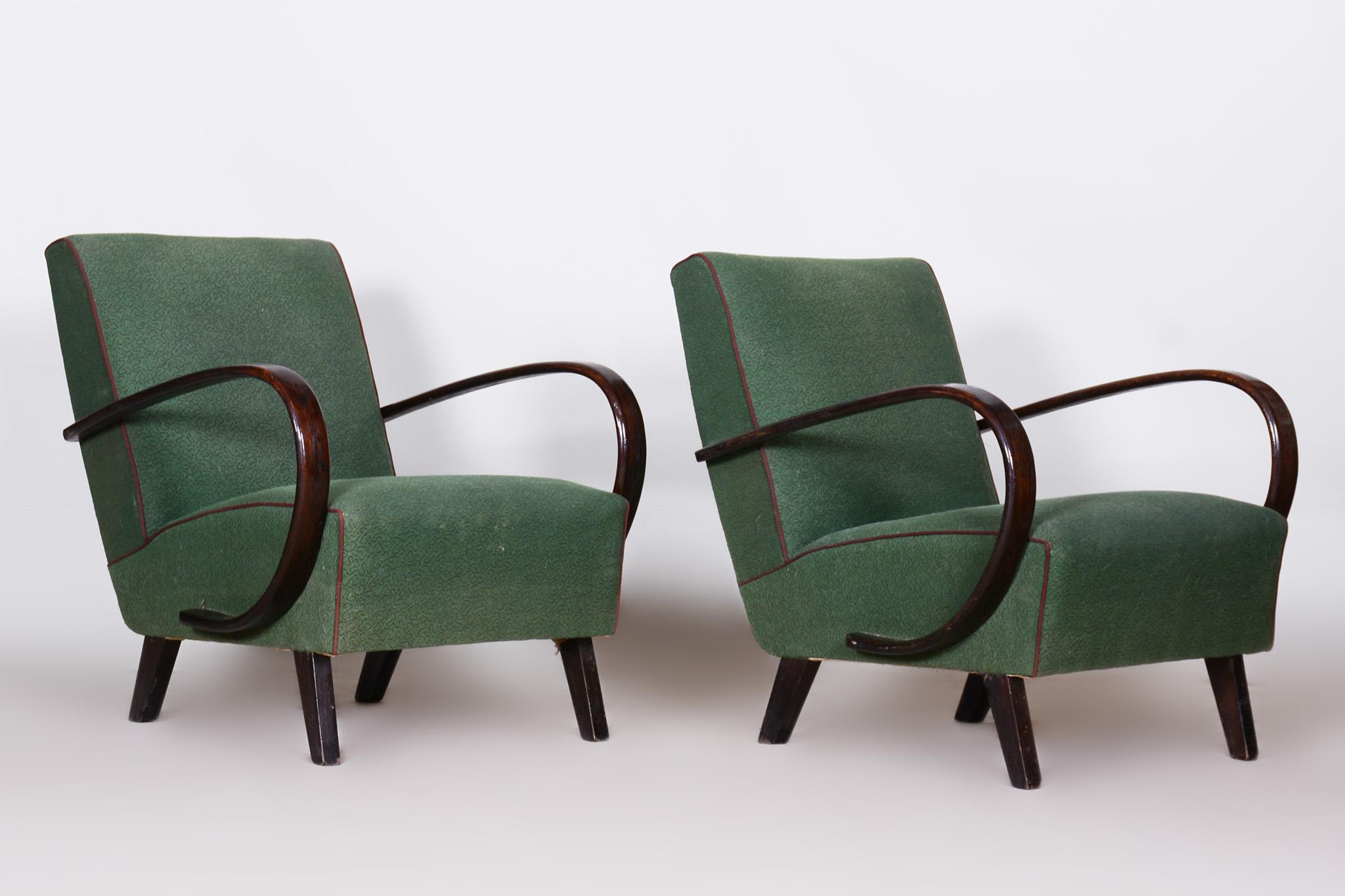 Art Deco Pair of Green Czech ArtDeco Beech Armchairs, Jindrich Halabala, UP Zavody, 1930s