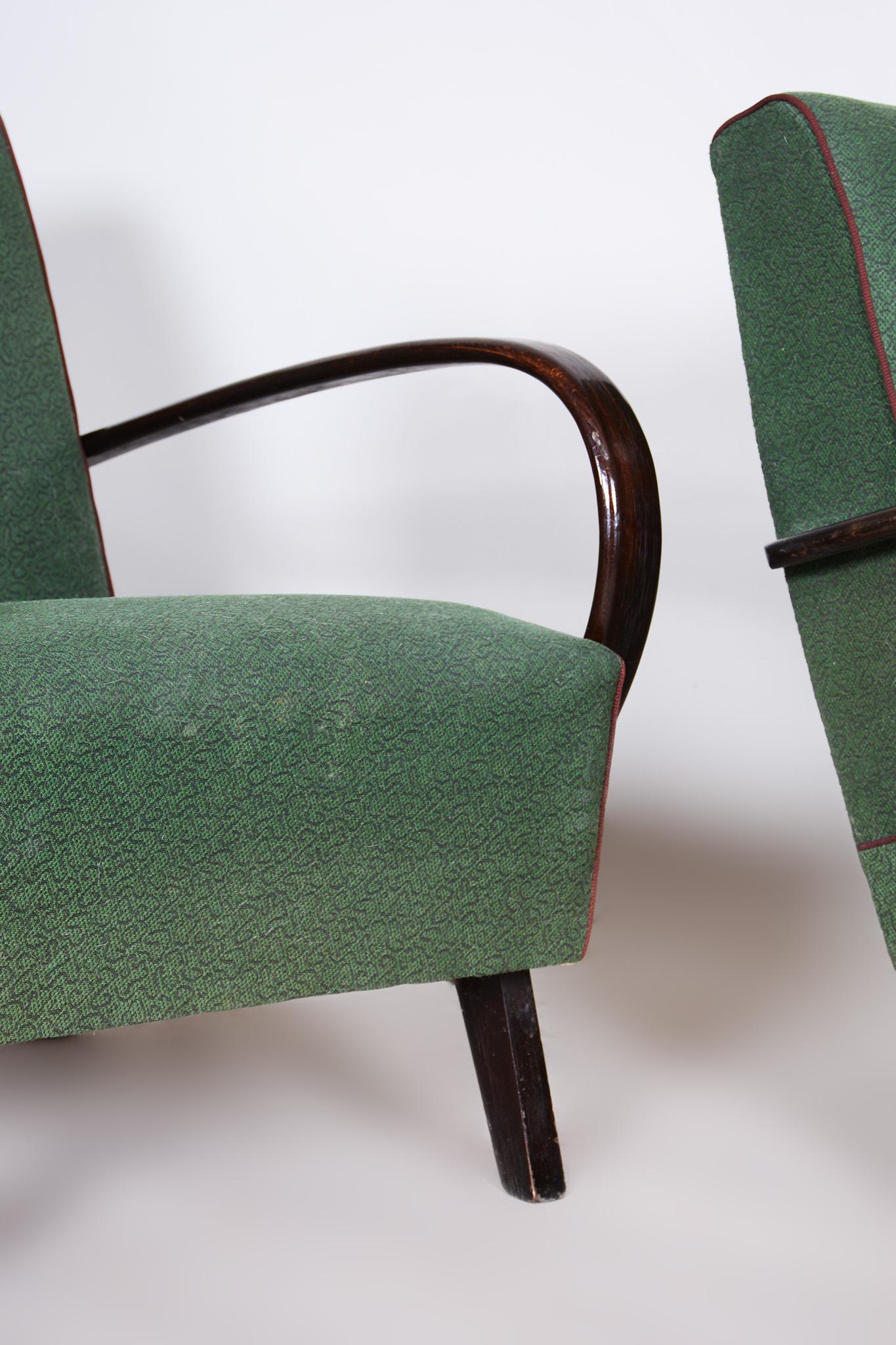 Paar grüne tschechische Art-Déco-Sessel aus Buche, Jindrich Halabala, UP Zavody, 1930er Jahre im Zustand „Gut“ in Horomerice, CZ