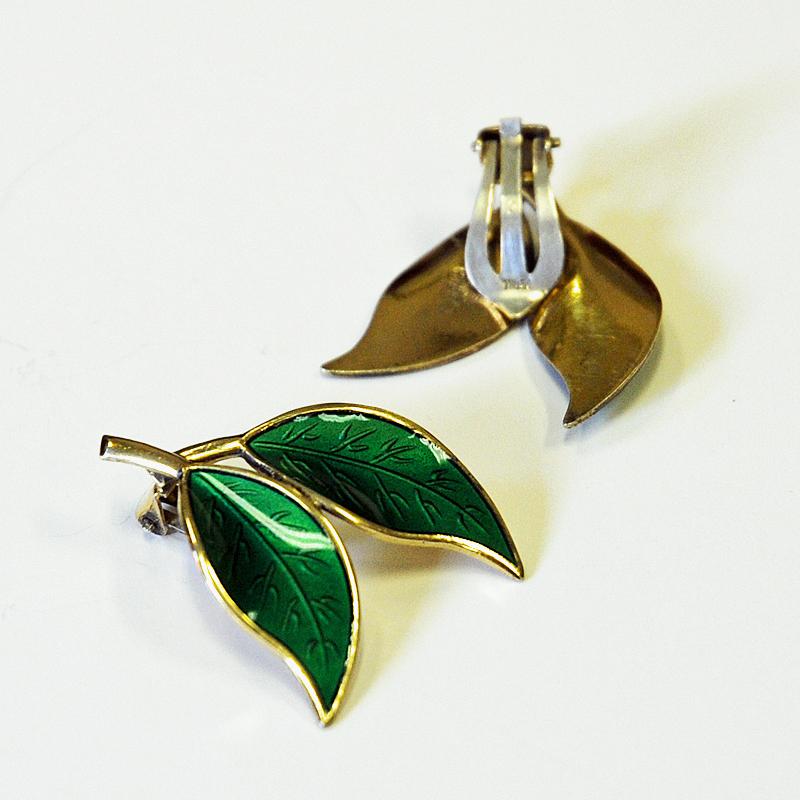 Mid-20th Century Pair of Green Enamelled vintage Earclips by Willy Winnæss 1960s, Norway