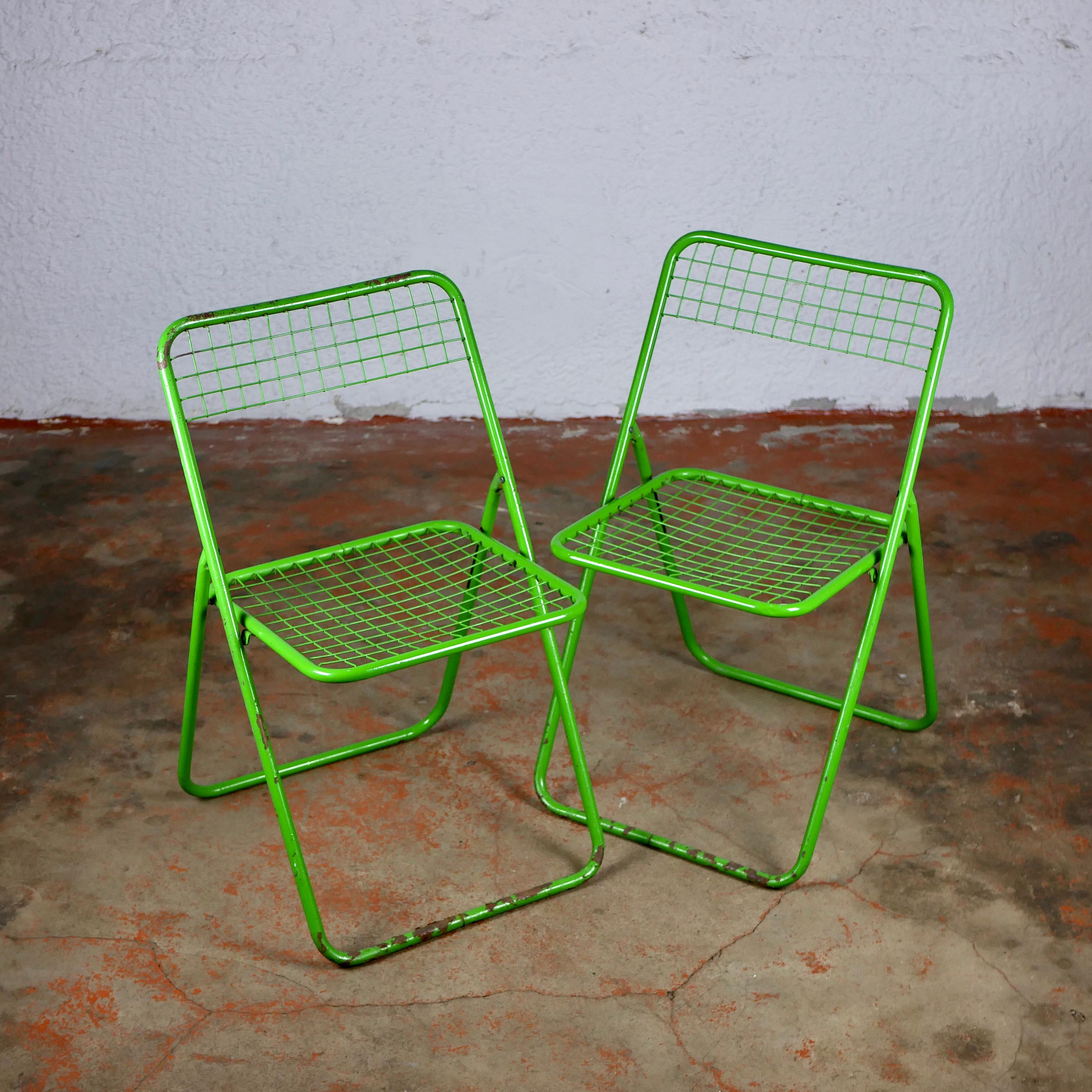 Colorful pair of folding chairs, model Ted Net, designed by Niels Gammelgaard for Ikea in the 1980s. 
Beautiful green color.
Fair condition and patina.
Dimensions: H 76, L 46, P 52.