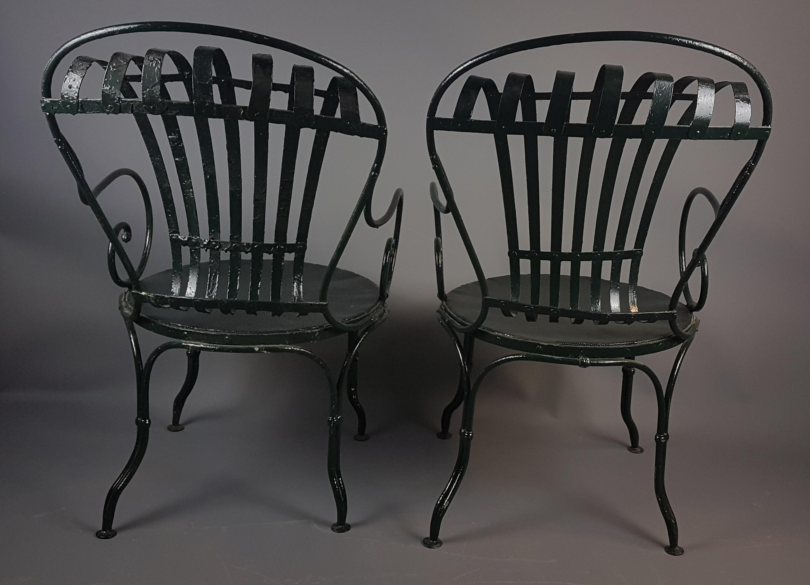Pair of Green Francois Carre Chairs Designed by Le Corbusier In Good Condition For Sale In Bodicote, Oxfordshire