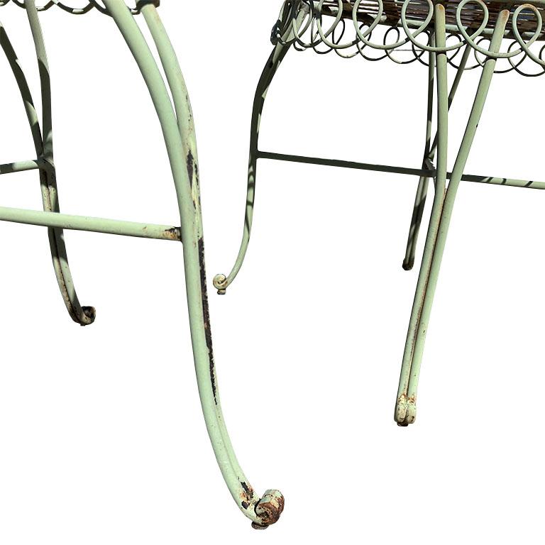 Pair of Green French Wrought Iron Garden Chairs in the Style of Salterini In Good Condition For Sale In Oklahoma City, OK