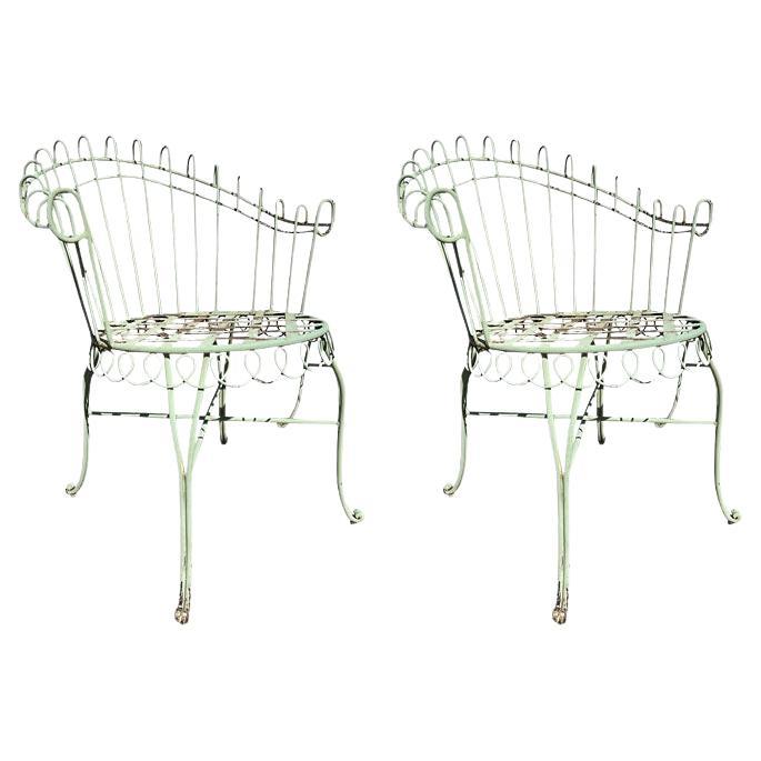 Paire de chaises de jardin en fer forgé vert dans le style de Salterini