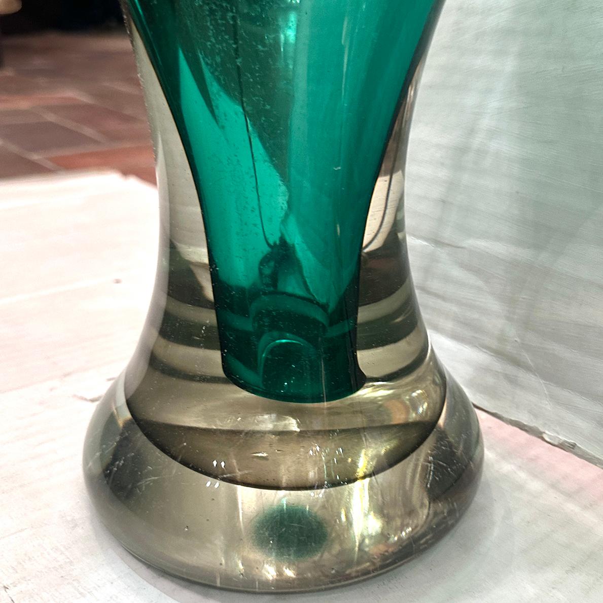 Milieu du XXe siècle Paire de lampes oiseaux en verre vert en vente