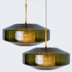 Paire de pendentifs disques en verre vert par Carl Fagerlund pour Orrefors, années 1960