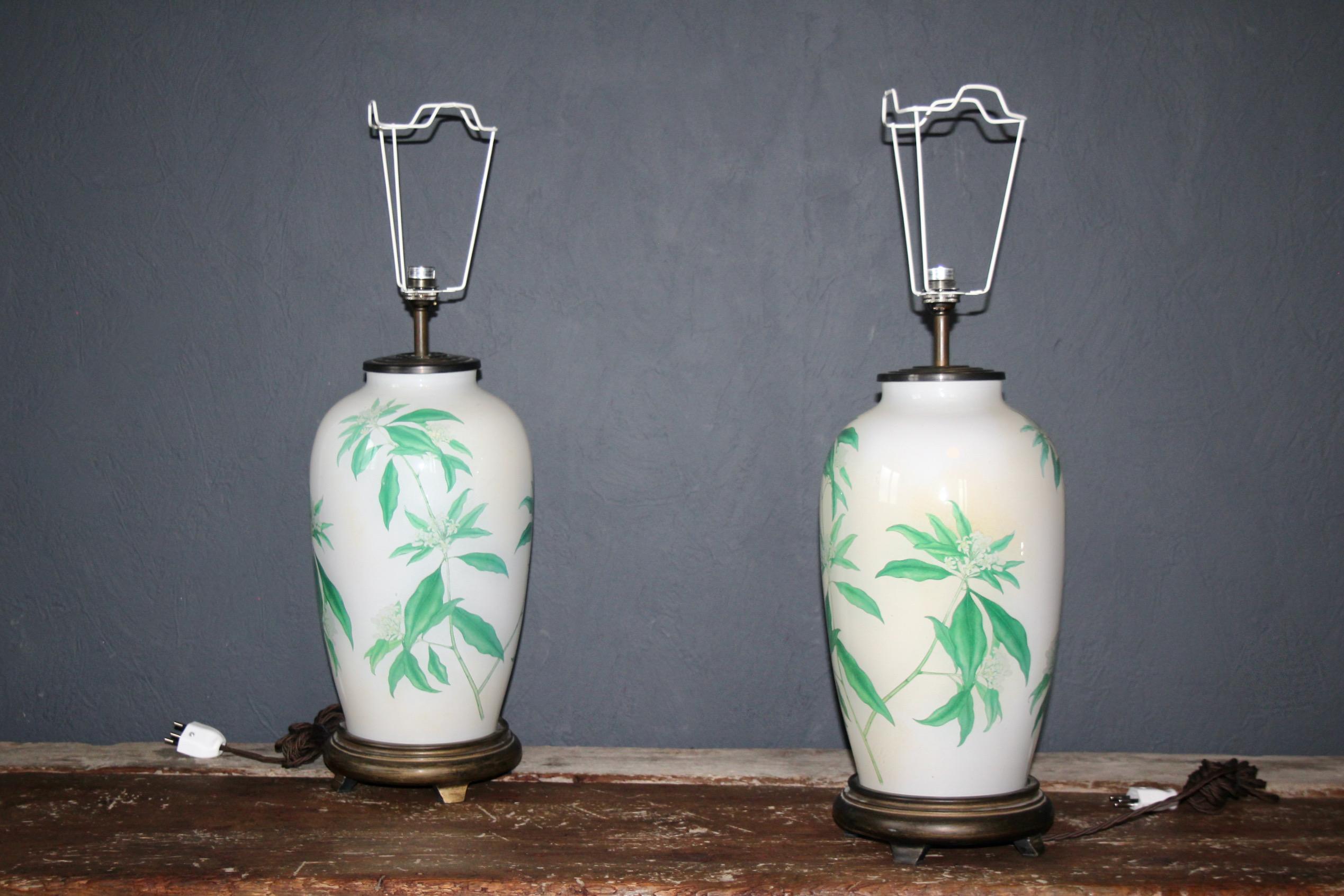 European Pair of green glass table lamp For Sale