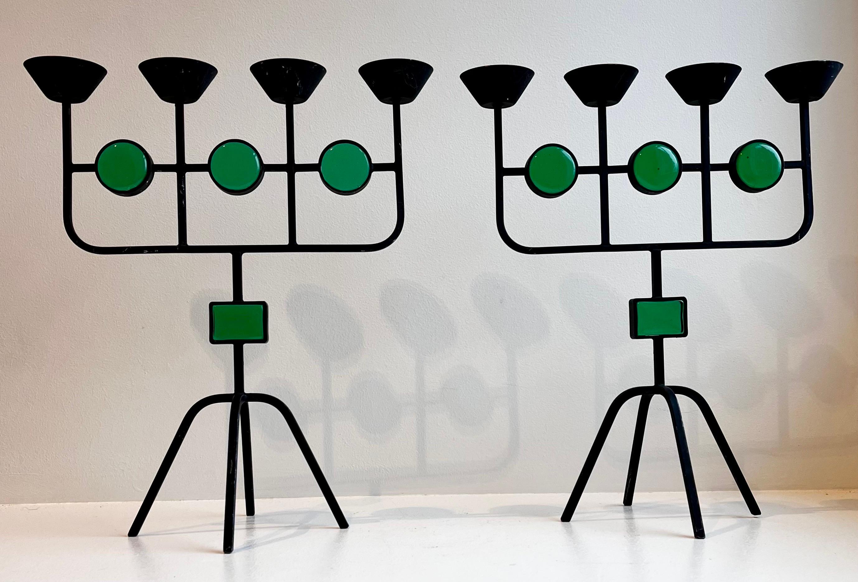Coppia di candelabri in vetro verde e ferro battuto 
Gunnar Ander per Ystad-Metall, Svezia, circa 1960

