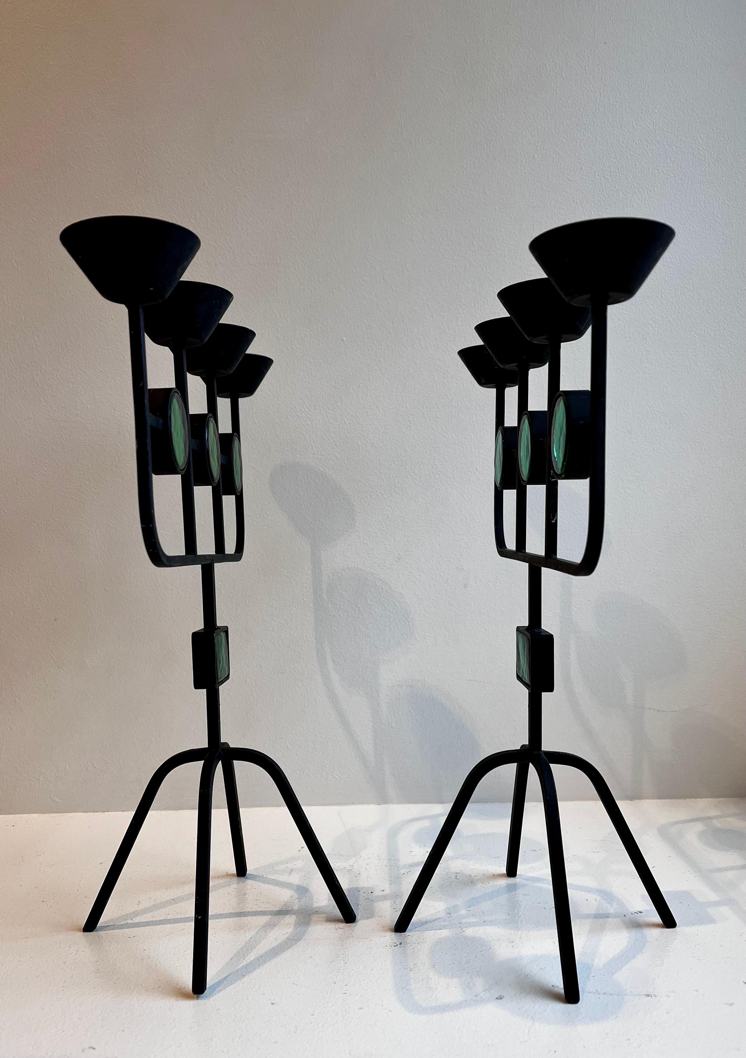 Coppia di candelabri in vetro verde e ferro battuto per Ystad-Metall di Gunnar Ander In condizioni buone in vendita a Philadelphia, PA