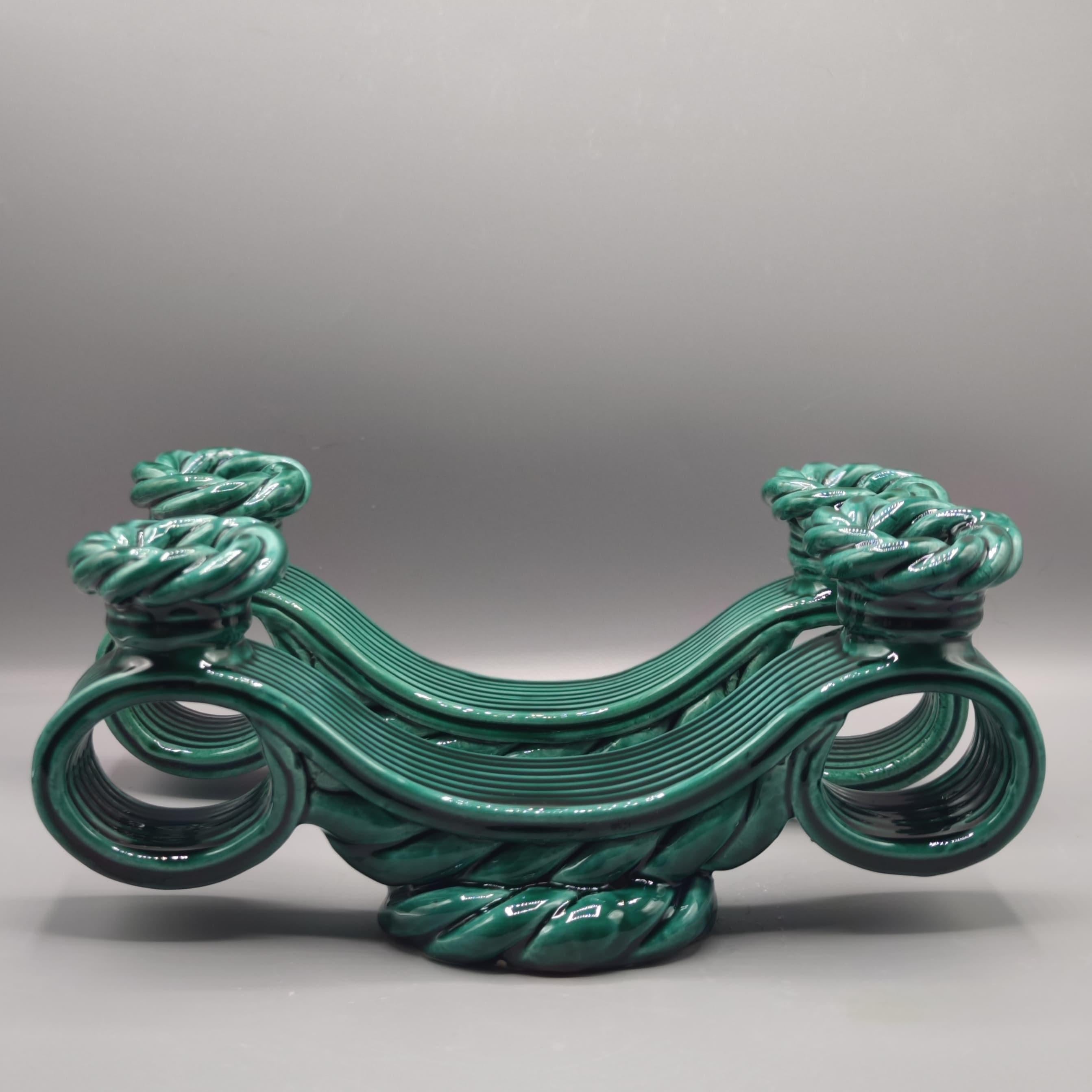 Coppia di candelabri smaltati verdi, Vallauris anni '50 In condizioni ottime in vendita a Paris, Ile-de-France