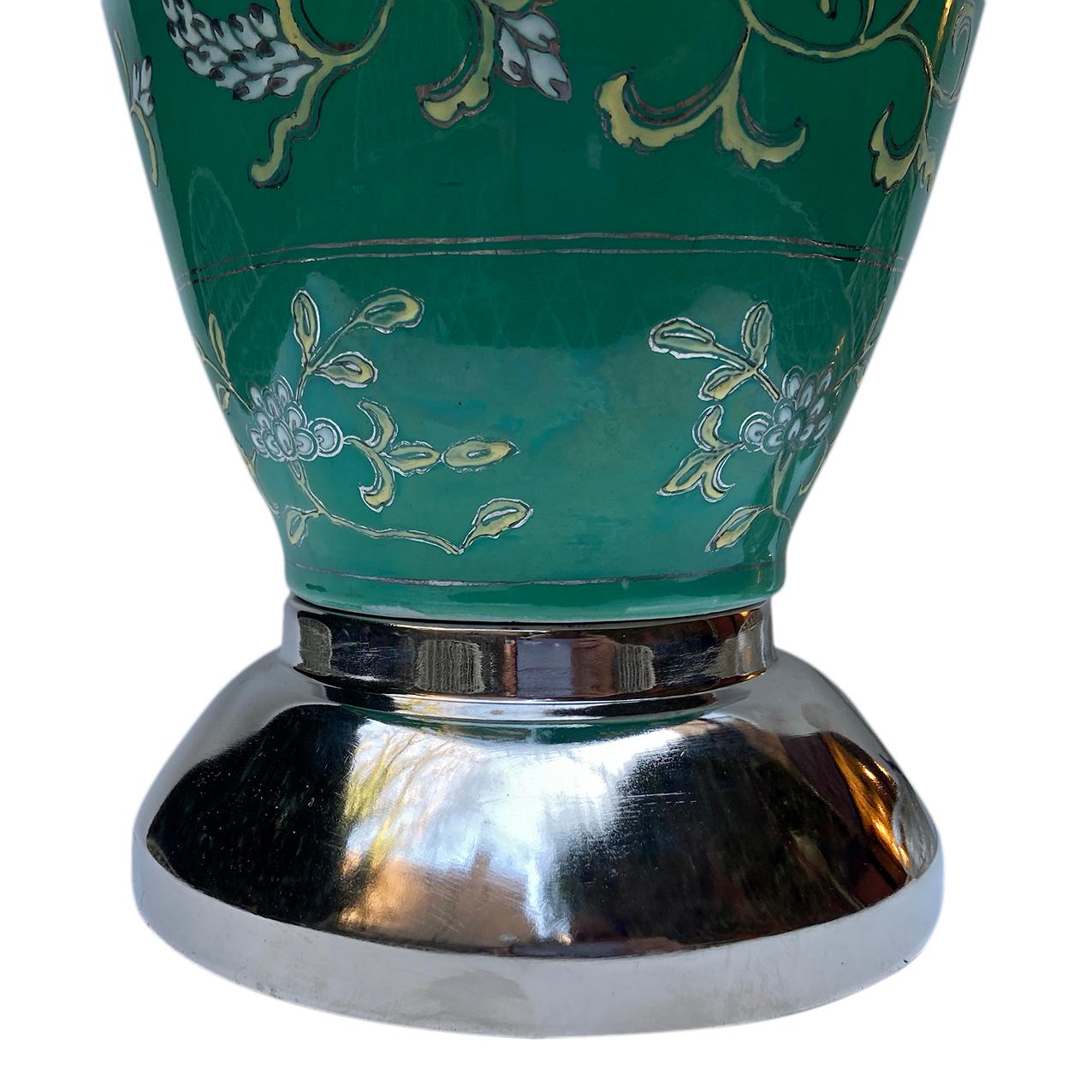 Porcelaine Paire de lampes italiennes en porcelaine verte en vente