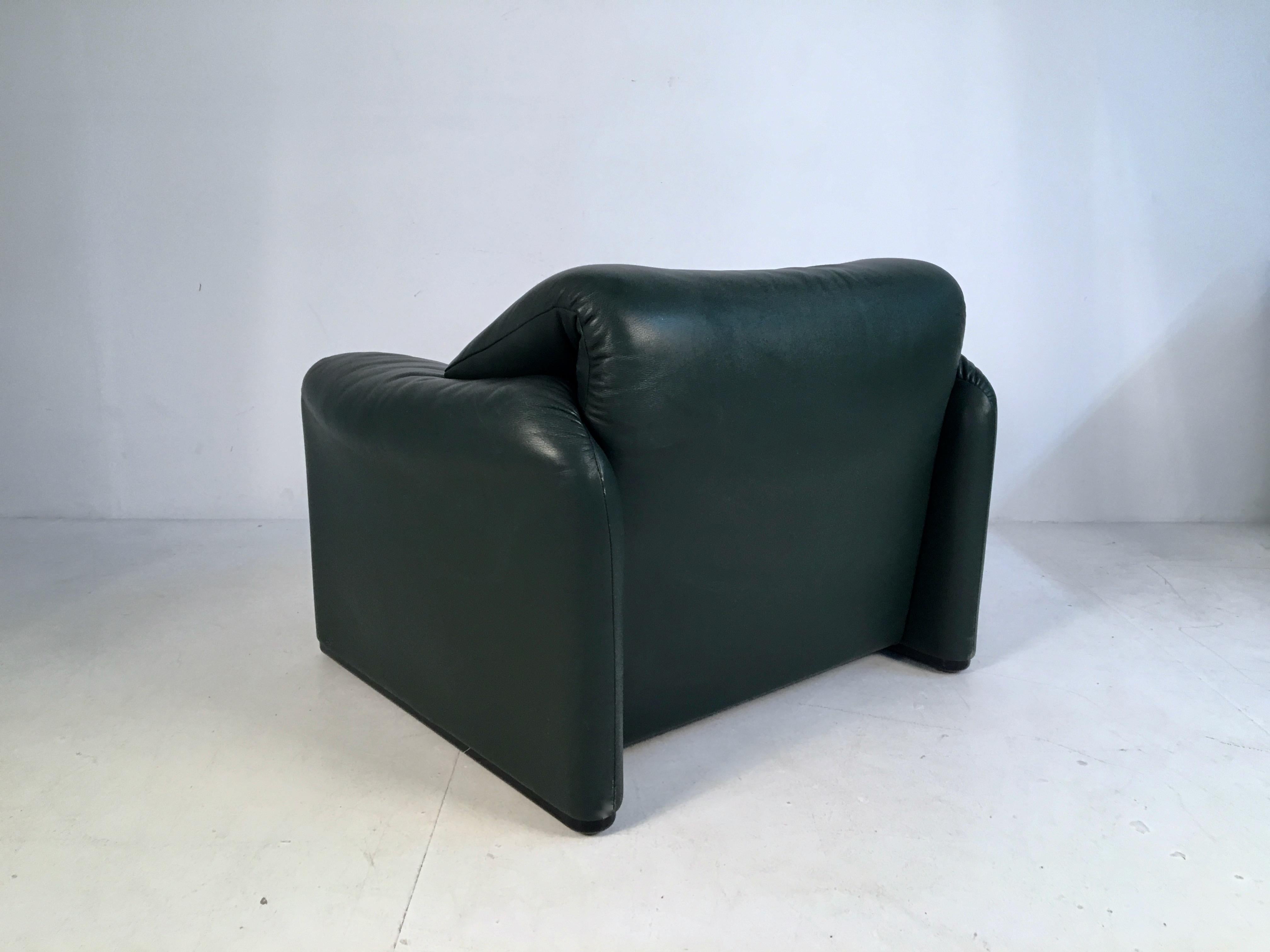 Pair of Green Leather 'Maralunga' Lounge Chairs by Magistretti for Cassina 5