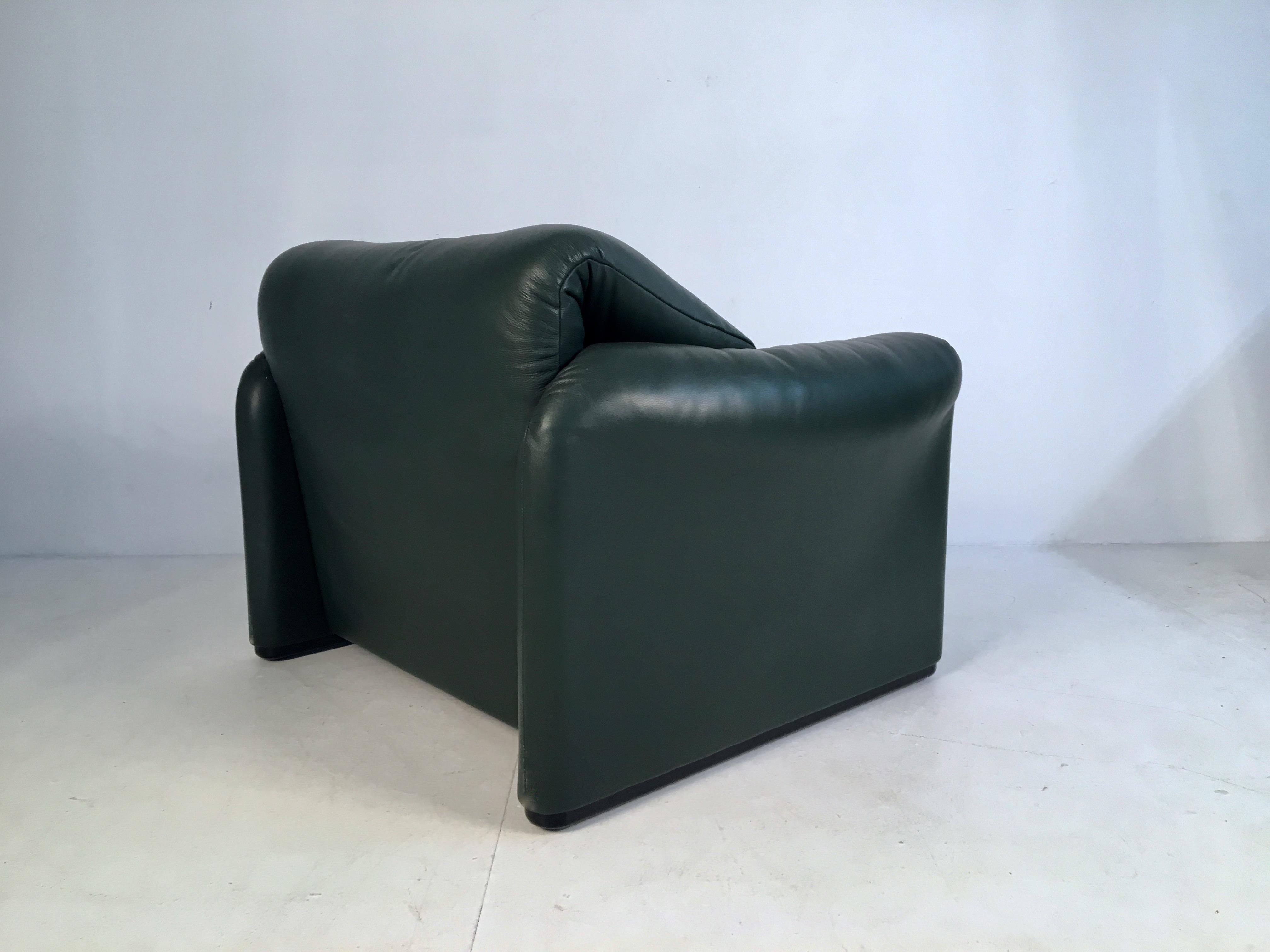 Pair of Green Leather 'Maralunga' Lounge Chairs by Magistretti for Cassina 6