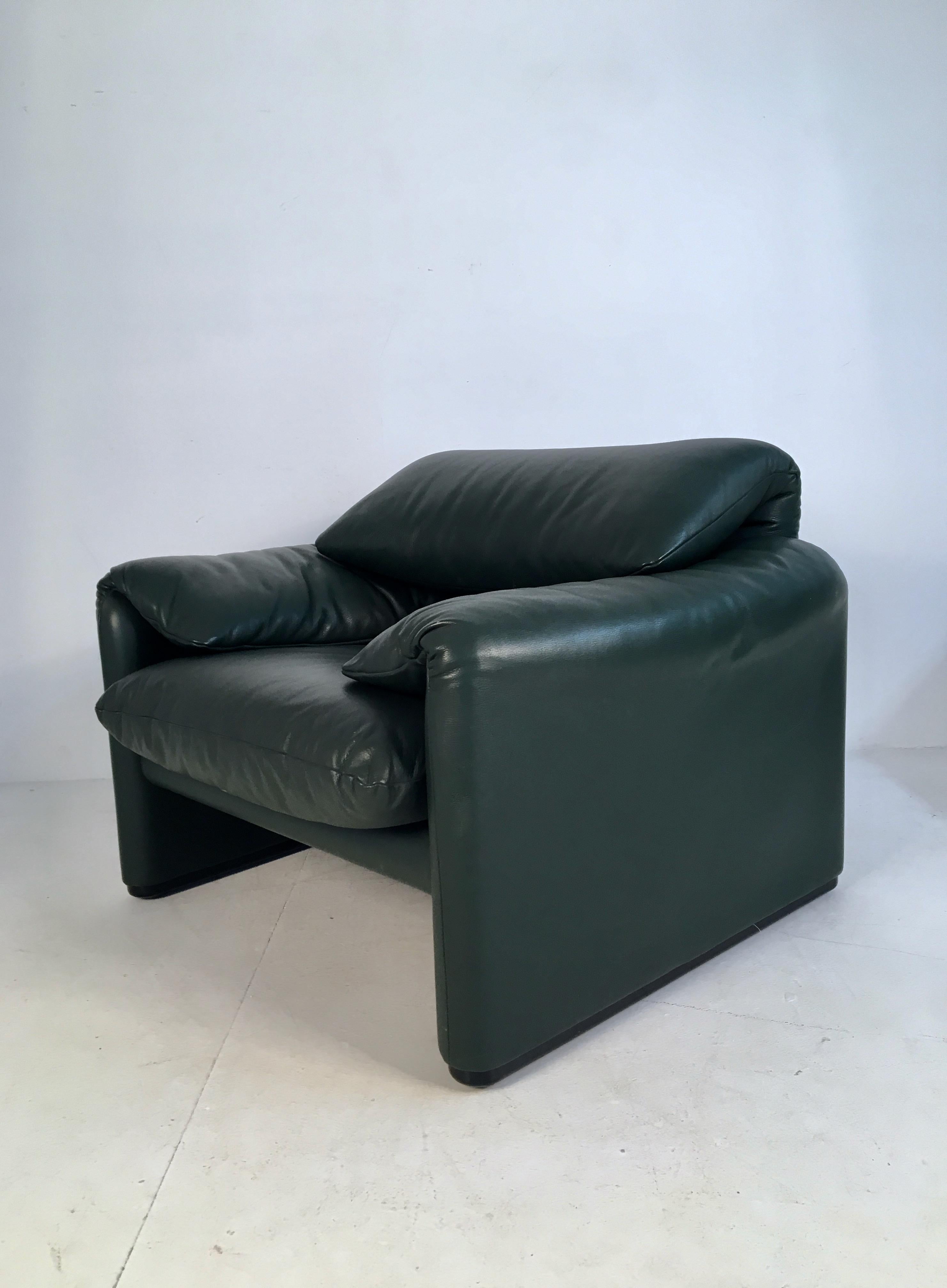 Pair of Green Leather 'Maralunga' Lounge Chairs by Magistretti for Cassina 1