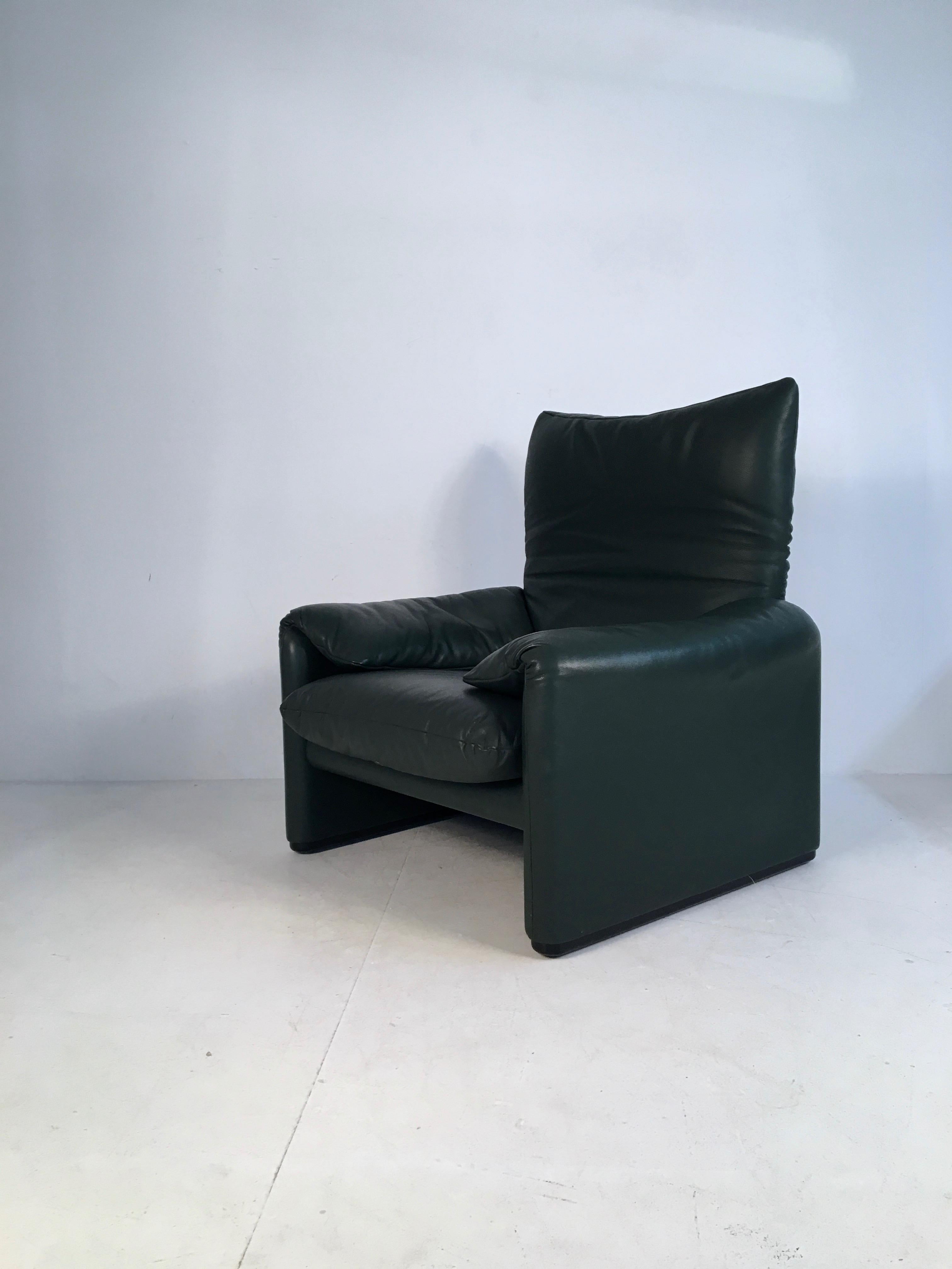 Pair of Green Leather 'Maralunga' Lounge Chairs by Magistretti for Cassina 3