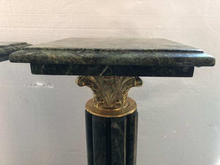Pair of Green Marble Pedestals For Sale at 1stDibs