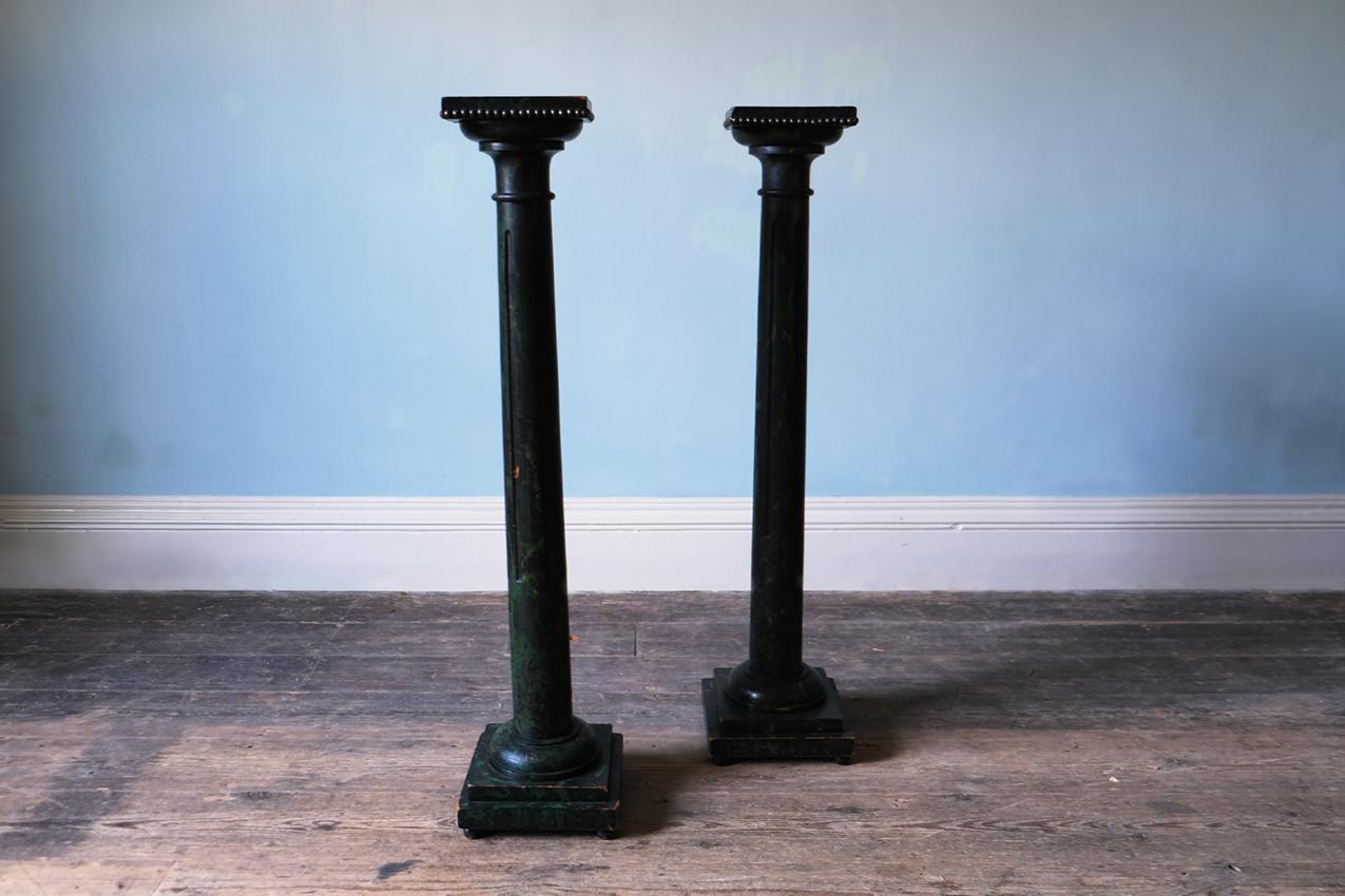 A pair of early 20th century green polychromed solid wood column pedestals, presented in a marble effect.

Dimension: H 113 x W 20 x D 20 cm.