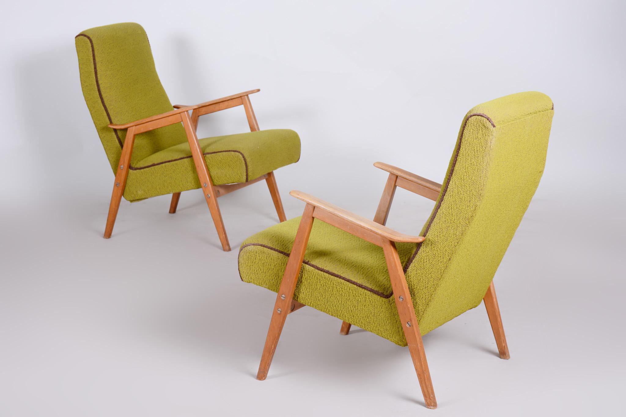 Pair of Green Midcentury Armchairs, Made by Jaroslav Šmídek in 1960s Czechia 2