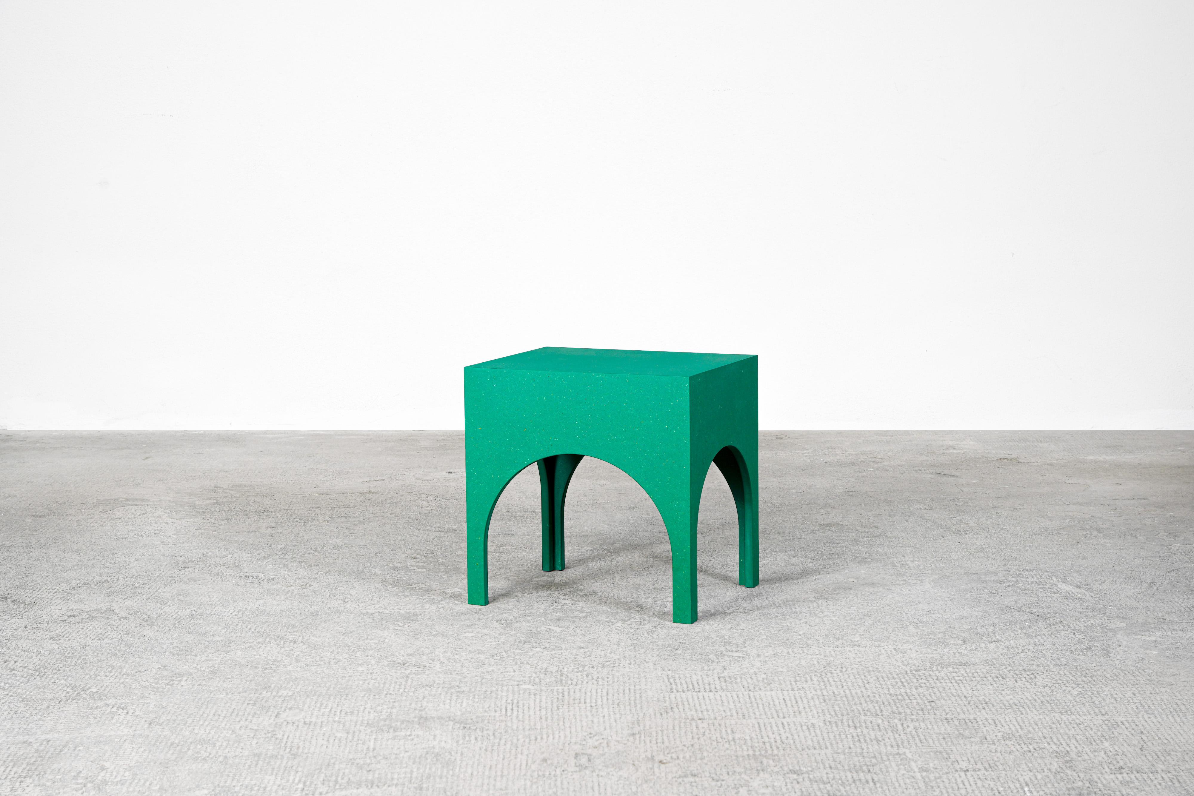 Pareja de mesillas de noche minimalistas verdes Mesas auxiliares de Atelier Bachmann, 2019 en Nuevo estado para la venta en Berlin, DE