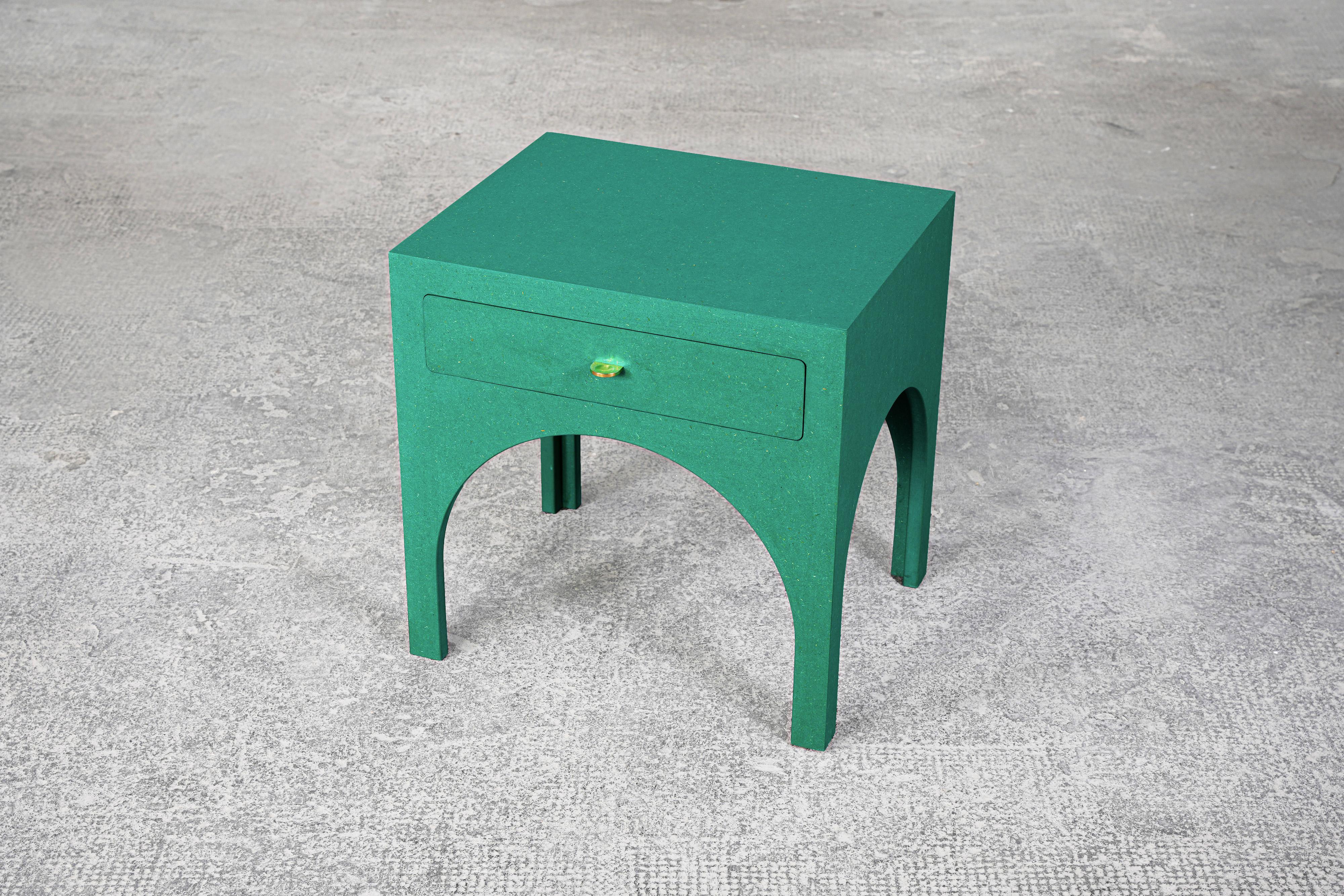 Pareja de mesillas de noche minimalistas verdes Mesas auxiliares de Atelier Bachmann, 2019 en venta 2