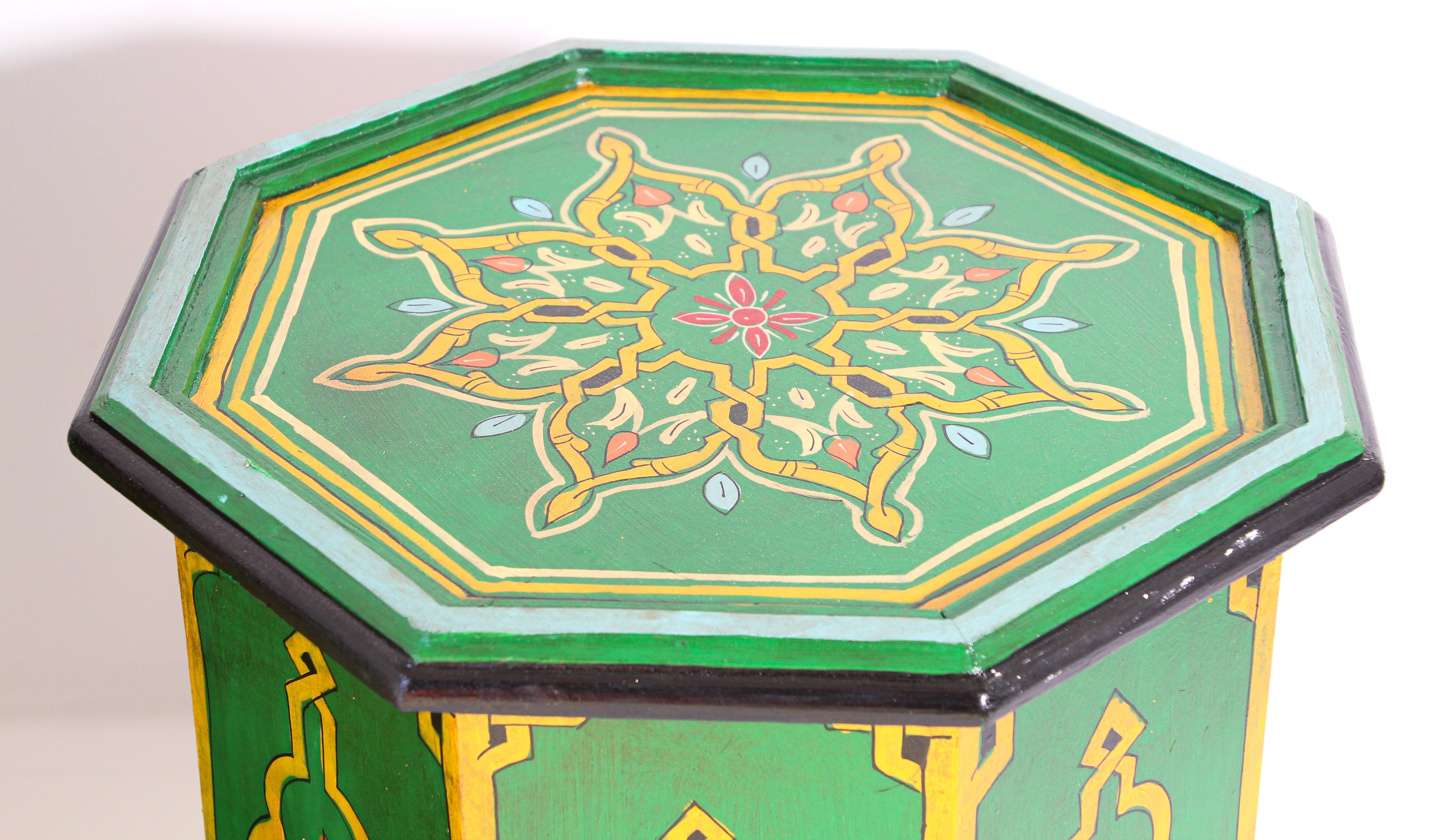 Pair of Green Moroccan Hand Painted Pedestal Tables In Good Condition In North Hollywood, CA
