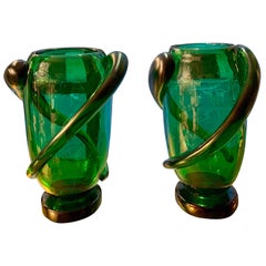 Coppia di vasi in vetro di Murano verde soffiato a mano e iridescente firmati Costantini 1980