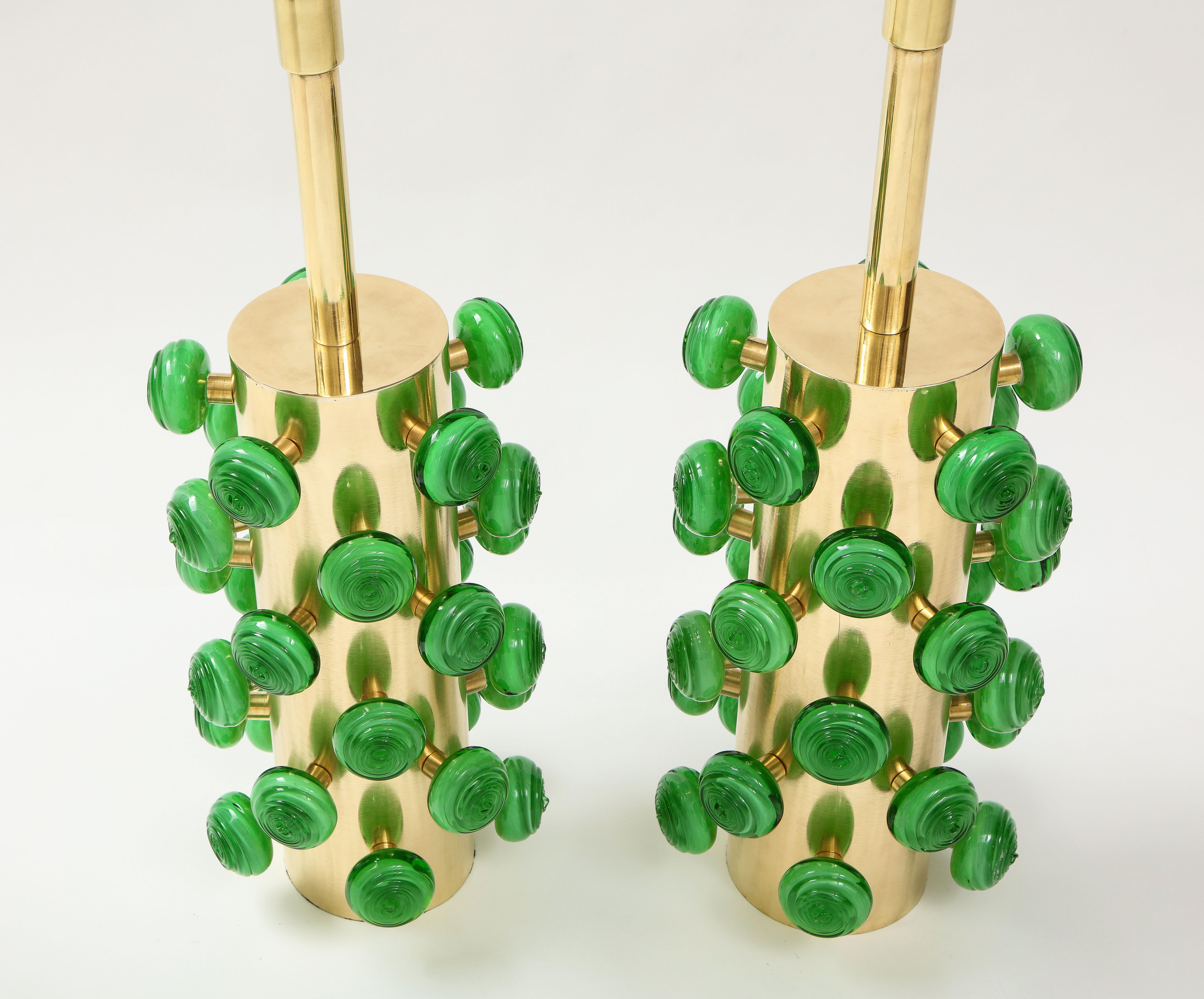 Hand-Crafted Pair of Green Murano Glass Knobs and Brass Cylinder Sculptural Lamps, Italy 2021