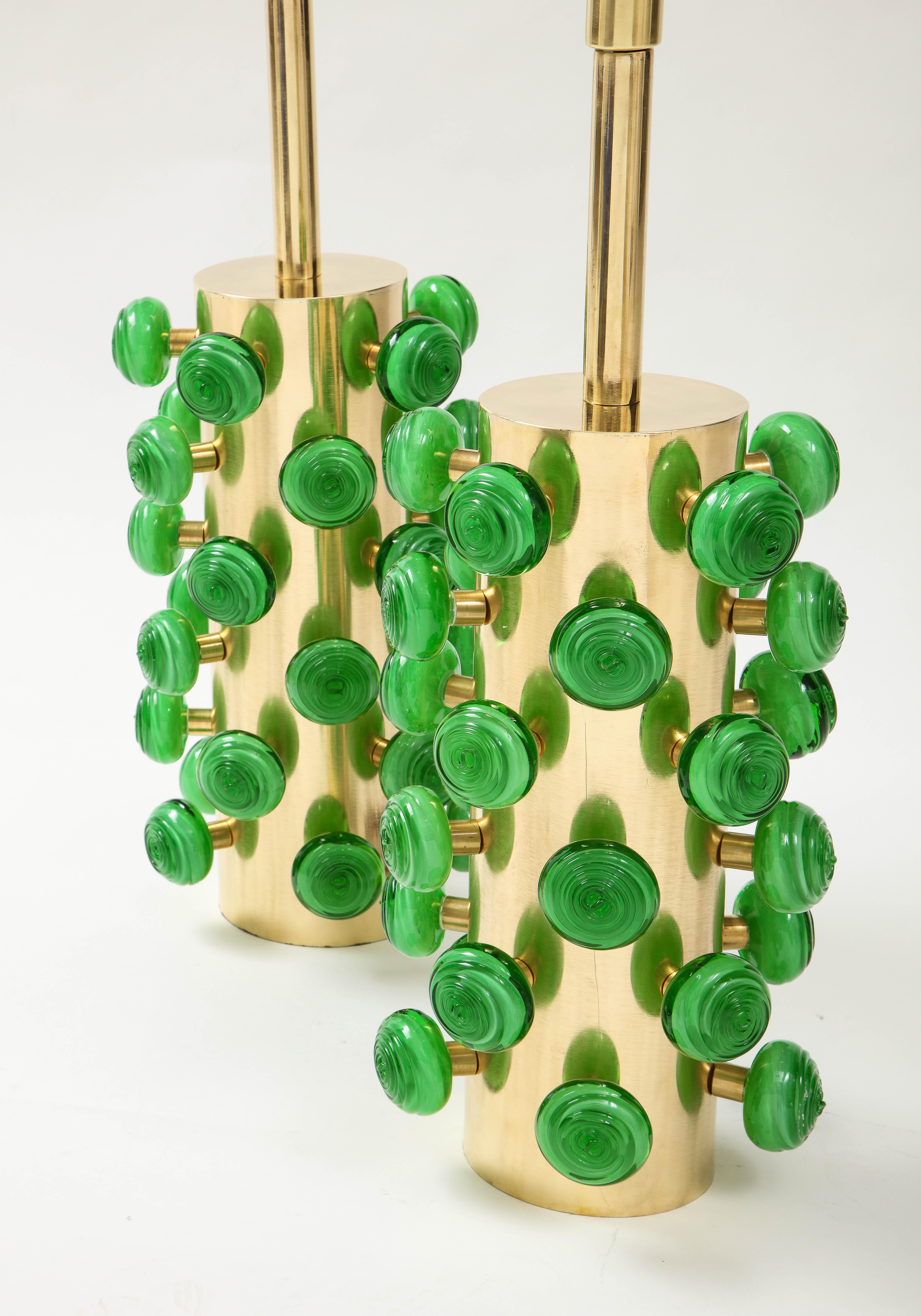 Contemporary Pair of Green Murano Glass Knobs and Brass Cylinder Sculptural Lamps, Italy 2021