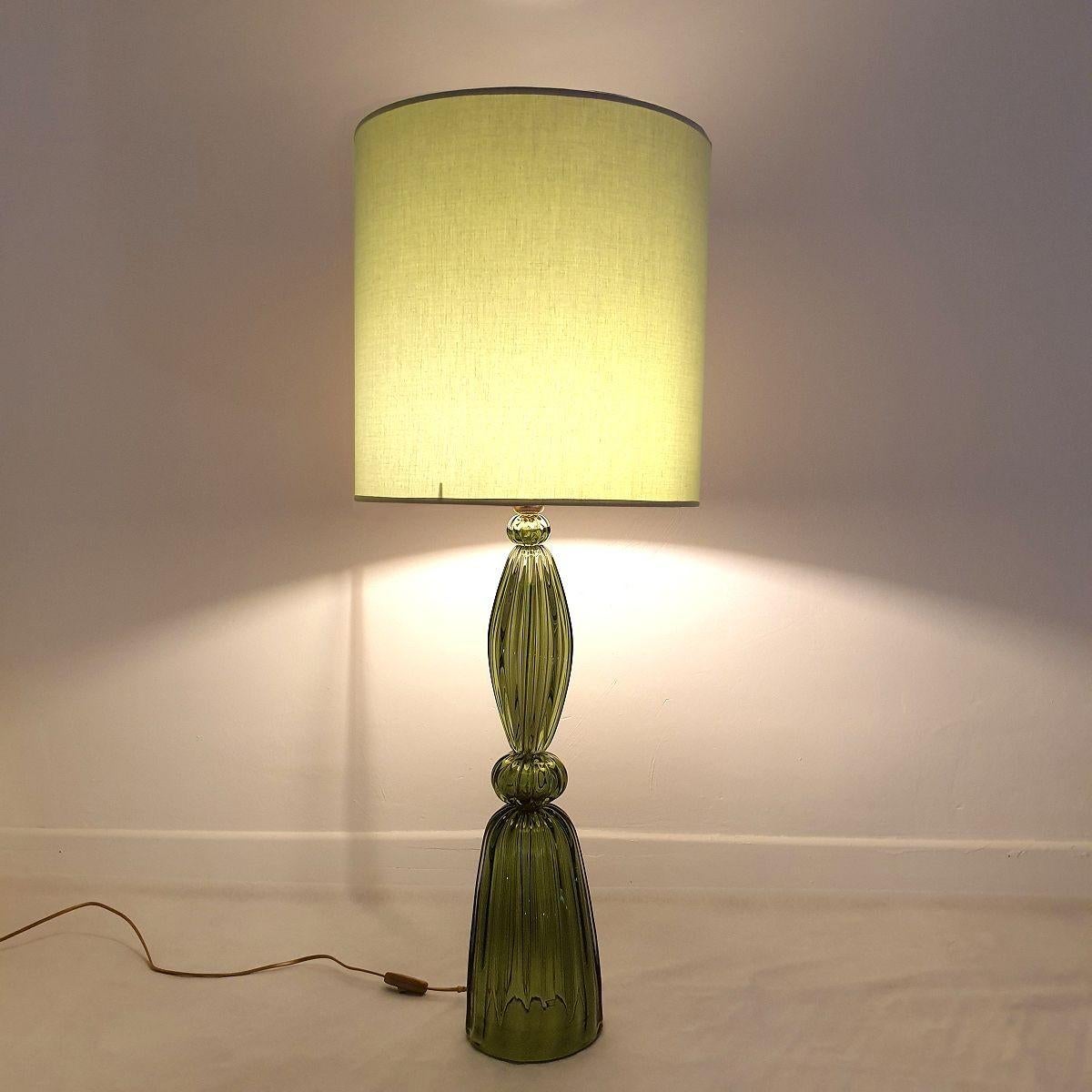 Fait main Paire de lampes vertes en verre de Murano en vente